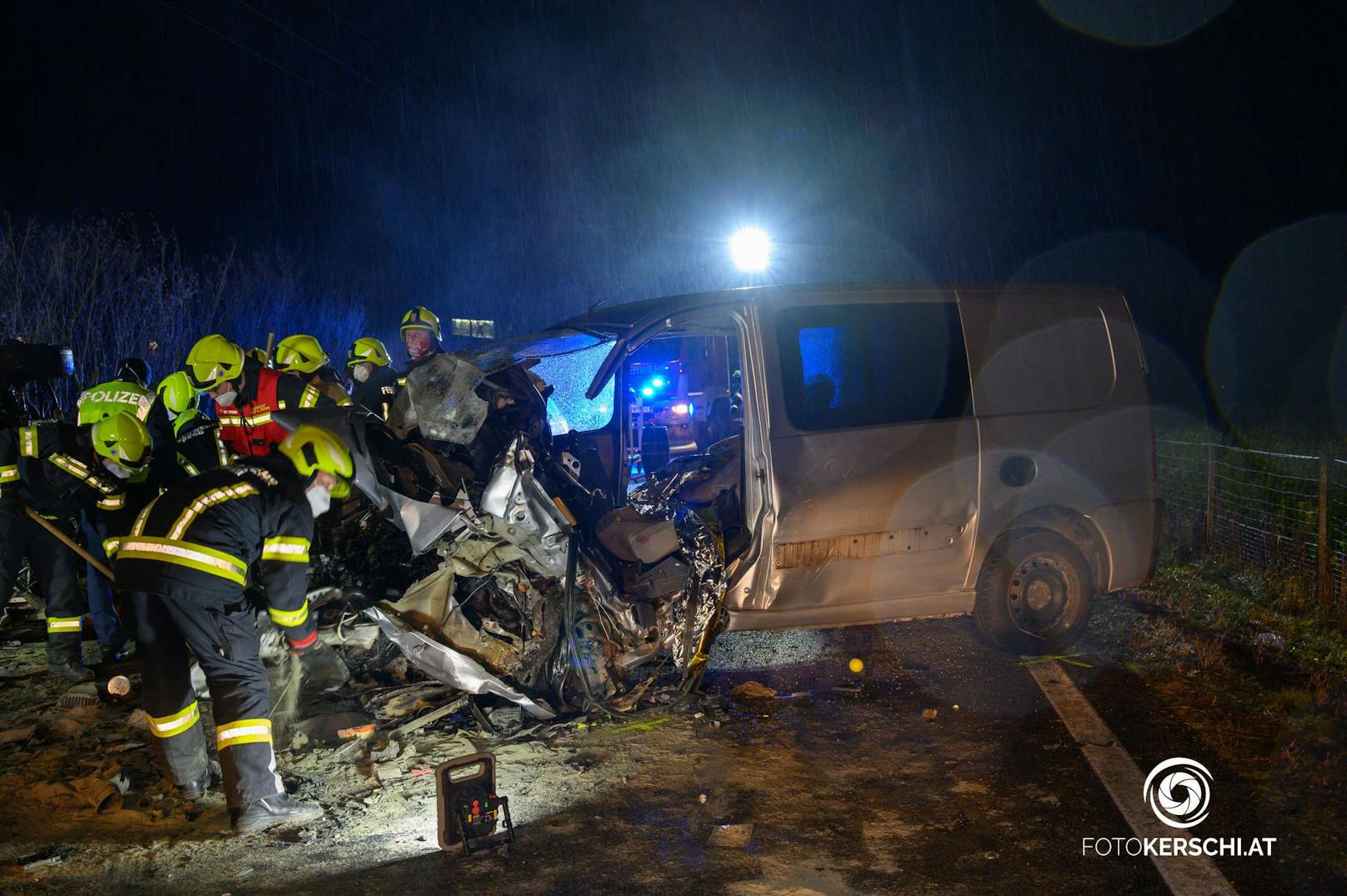 Mittwochabend ist es auf der Donaustraße in Perg (OÖ) zu einem tödlichen Verkehrsunfall gekommen. 