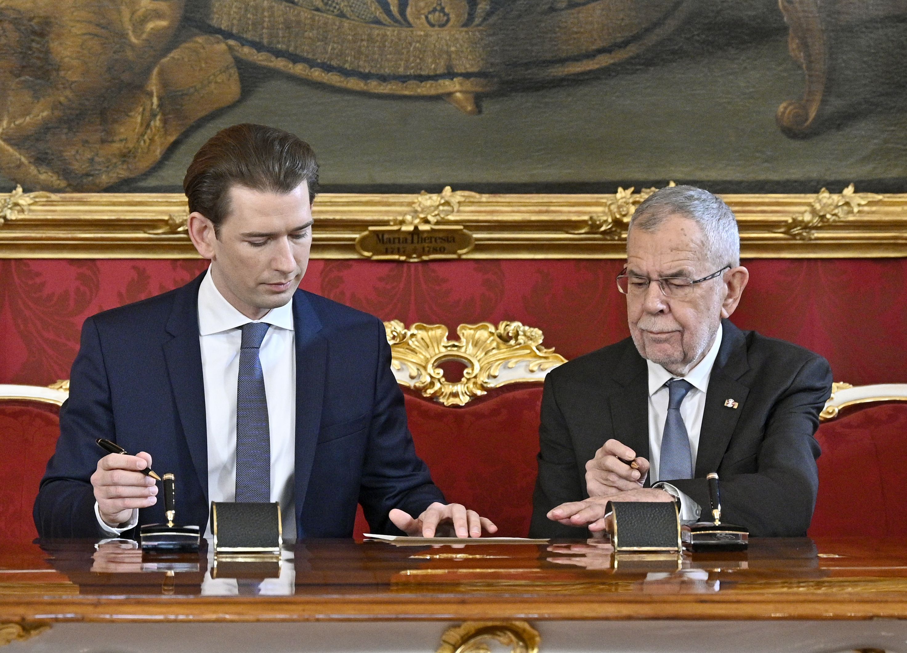  Sebastian Kurz und Alexander Van der Bellen im Rahmen der Angelobung der Türkis-Grünen Minister am 29. Jänner 2020.&nbsp;