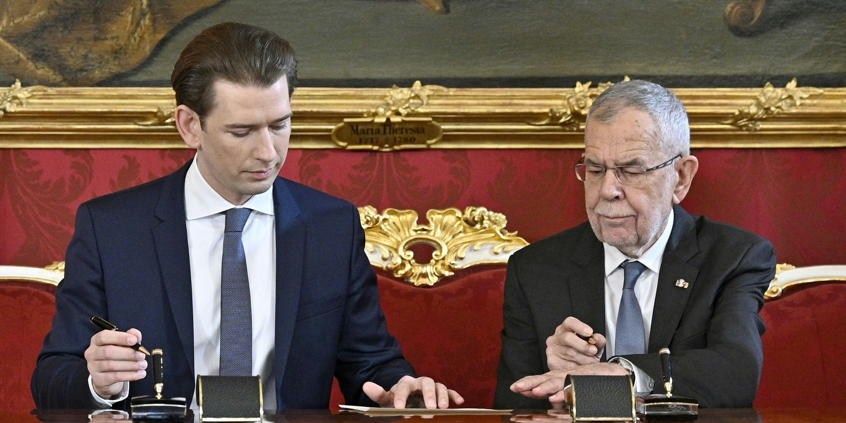  Sebastian Kurz (ÖVP), Alexander Van der Bellen im Rahmen der Angelobung der Türkis-Grünen Minister am 29. Jänner 2020