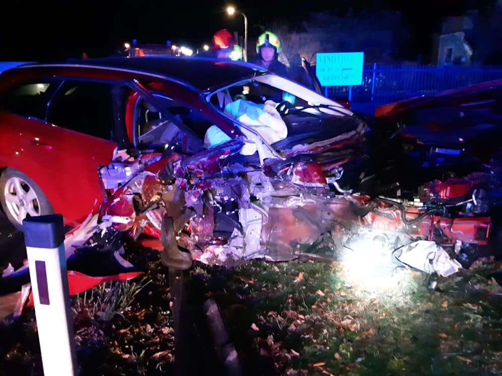 Der Lenker wurde schwer verletzt.