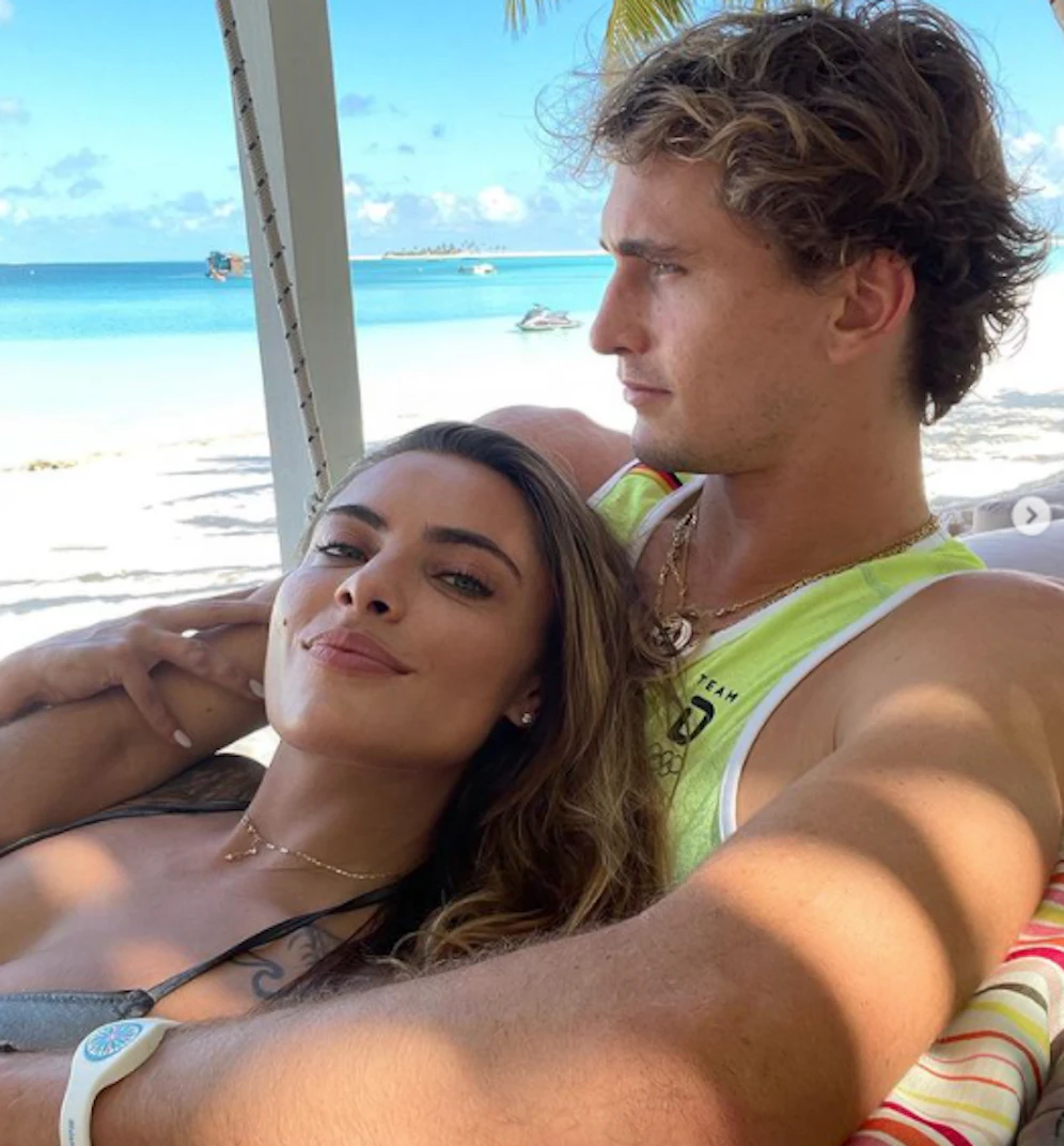Sophia Thomalla und Alexander Zverev turteln im Liebes-Urlaub.