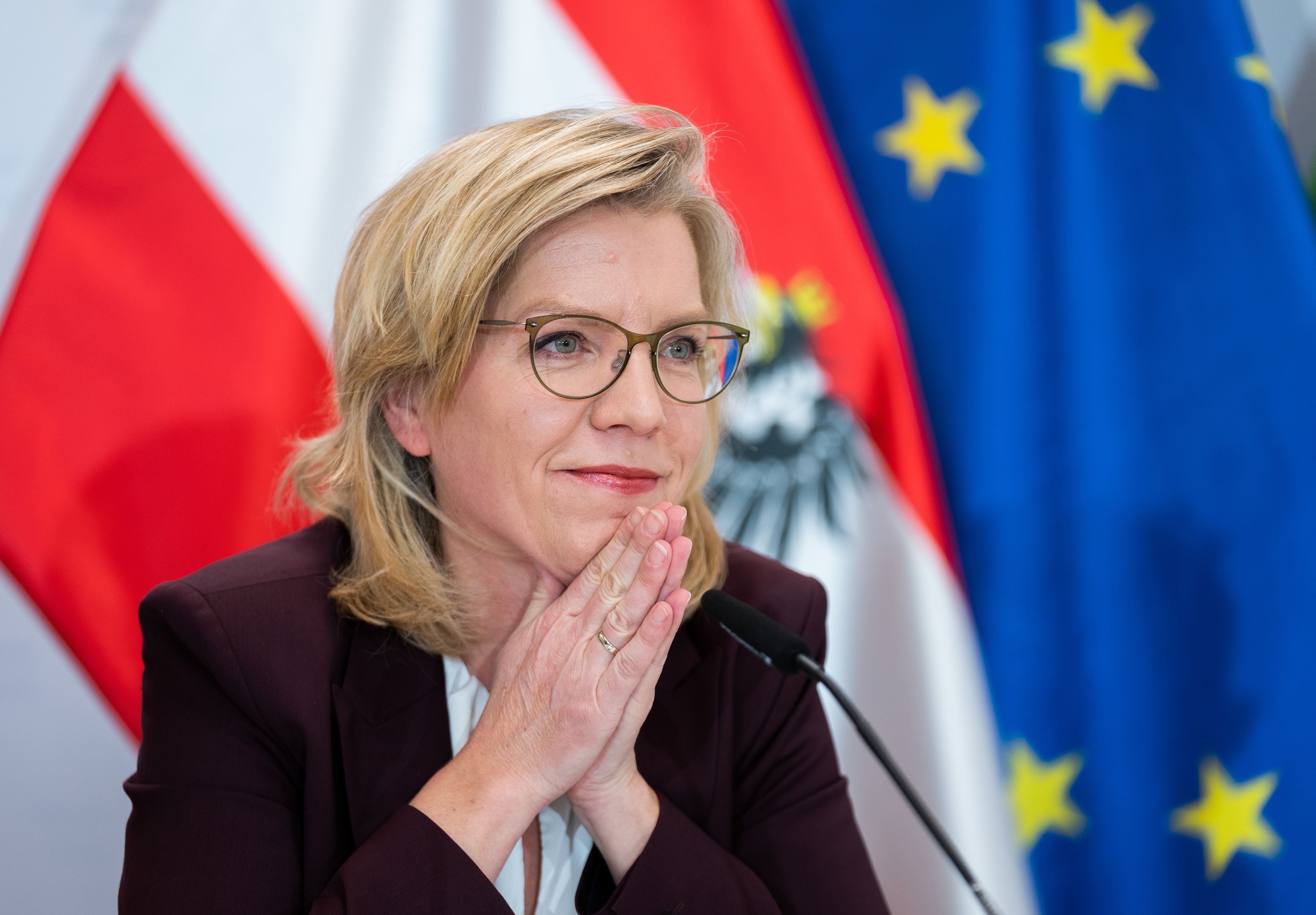 Download von www.picturedesk.com am 03.12.2021 (08:58).  ABD0024_20211103 - WIEN - ÖSTERREICH: Klimaschutzministerin Leonore Gewessler (Grüne) am Mittwoch, 03. November 2021, während eines PG in Wien anl. des UN-Weltklimagipfels COP26 in Glasgow. - FOTO: APA/GEORG HOCHMUTH - 20211103_PD1688 - Rechteinfo: Rights Managed (RM)