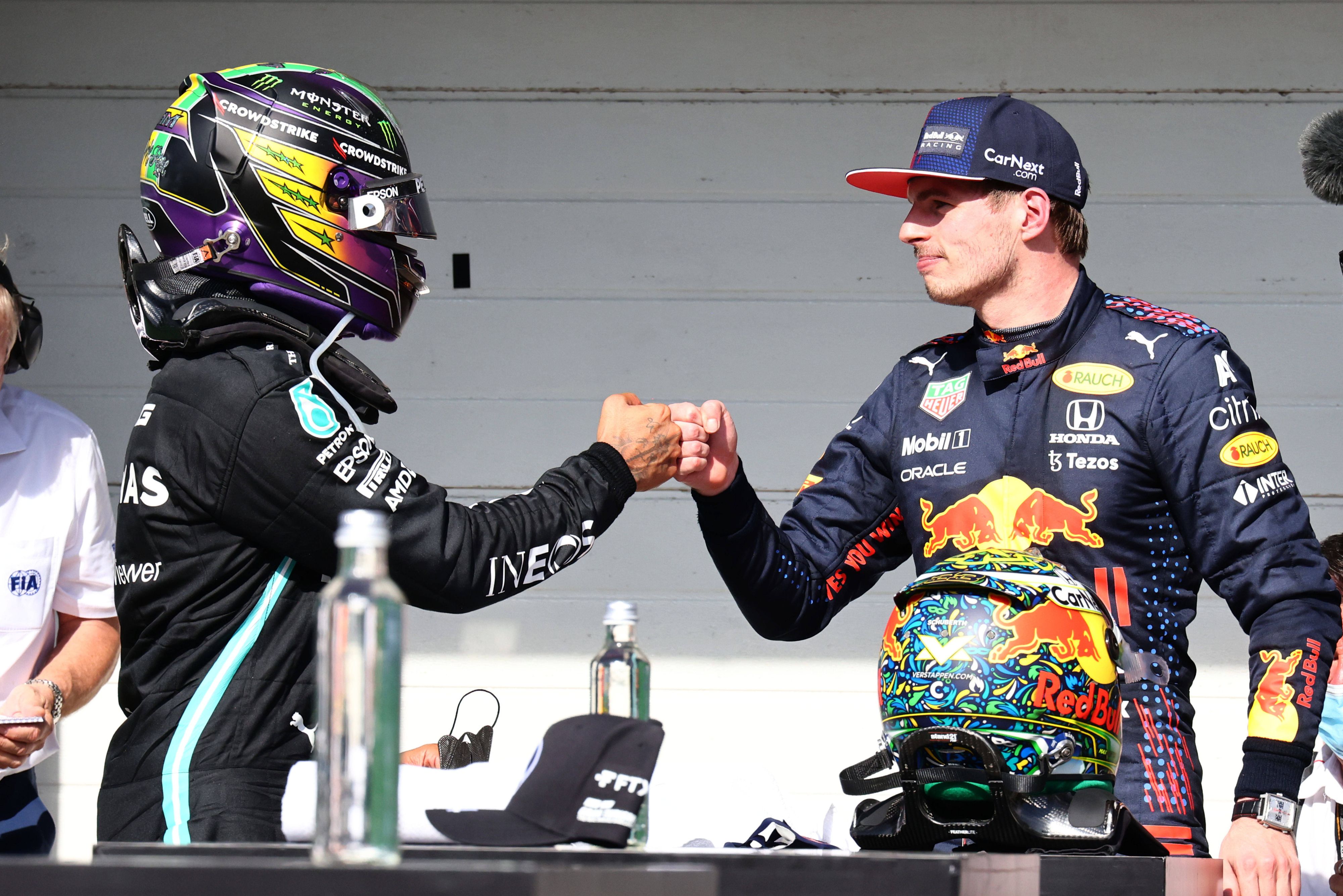 Lewis Hamilton und Max Verstappen liefern sich einen harten Kampf um die WM. 