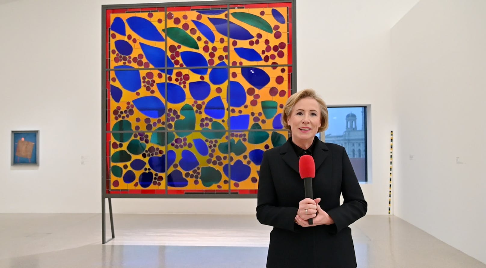 "mumok"-Direktorin Karola Kraus sprach für "Aus dem Rahmen" über ihre sechs Lieblingswerke, warum diese bedeutend für das Museum sind und was hinter der Kunst steckt.