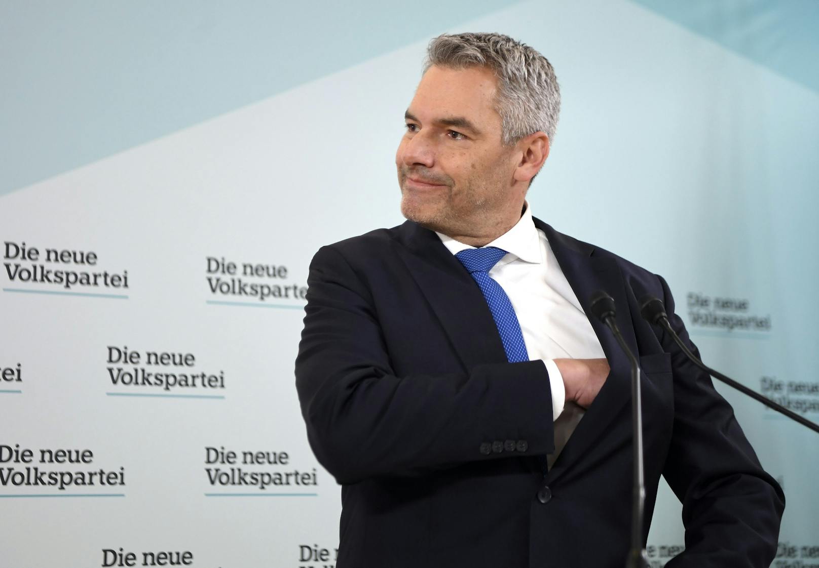 &nbsp;... als neuer ÖVP-Chef und Kanzler vor die Presse...