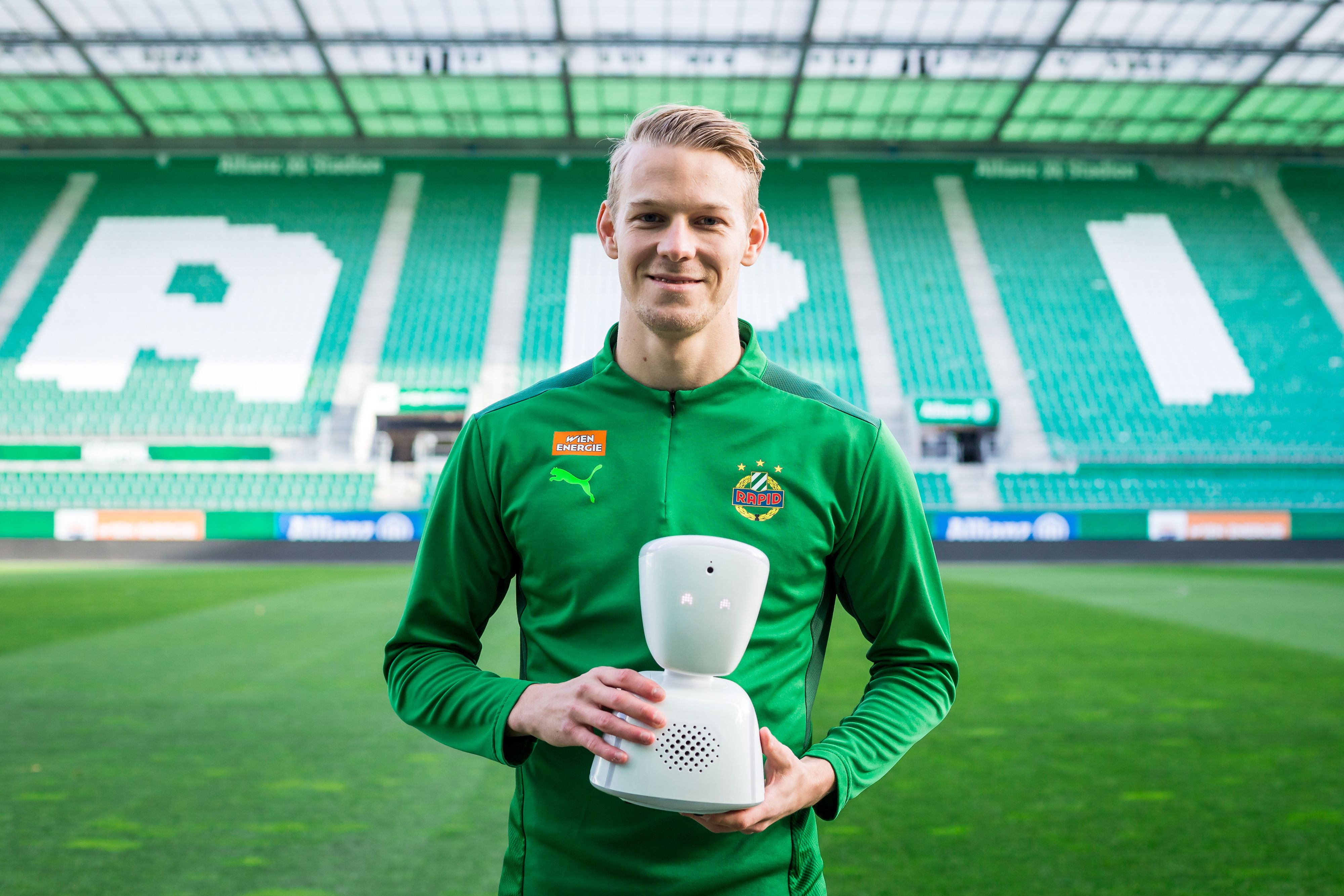  Marco Grüll, mit dem Avatar-Robotor