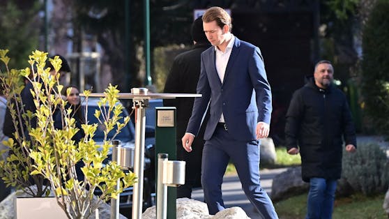 So kannte man ihn: Sebastian Kurz im royalblauen Anzug