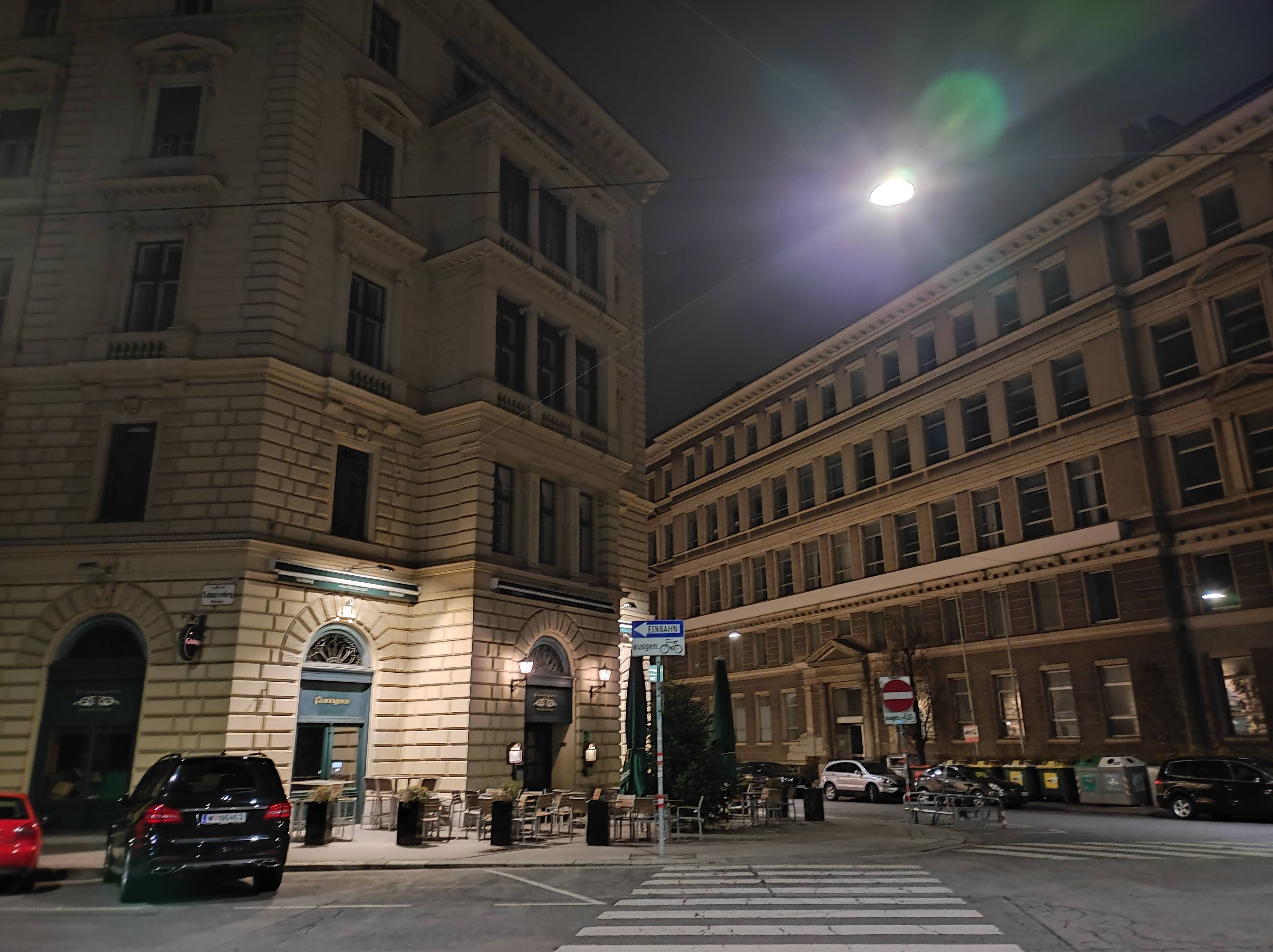 Die Kamera kommt auch in der Nacht ganz gut zurecht, nur die Details verwaschen sichtbar.