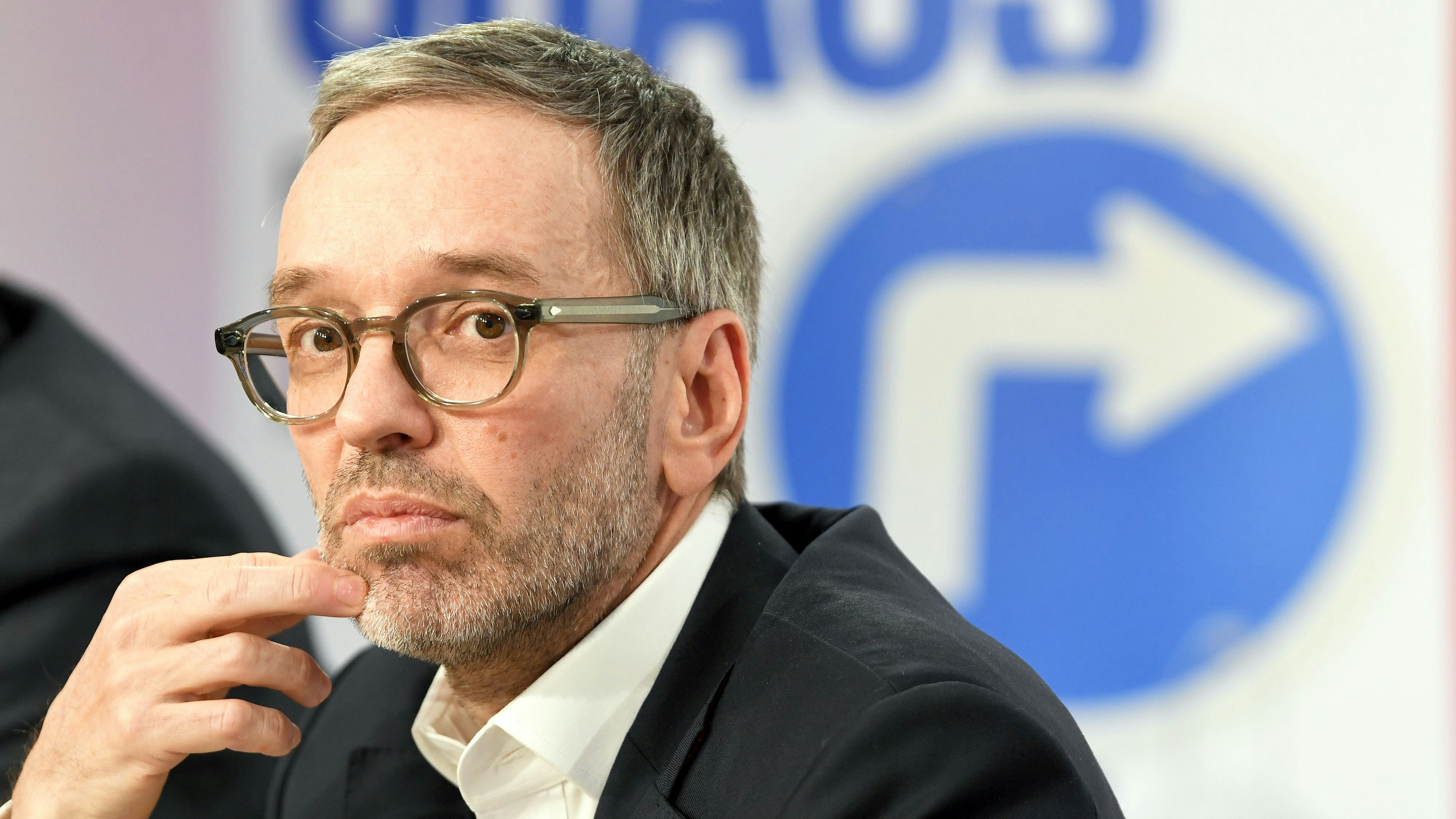 Download von www.picturedesk.com am 03.12.2021 (13:13).  ABD0080_20211202 - WIEN - ÖSTERREICH: FPÖ-Chef Herbert Kickl im Rahmen einer PK mit dem Titel "Aktuelle politische Fragen" am Donnerstag, 2. Dezember 2021, in Wien. - FOTO: APA/ROLAND SCHLAGER - 20211202_PD1613 - Rechteinfo: Rights Managed (RM)