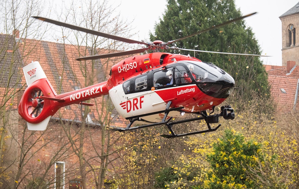 Die Verletzte musste mit dem Notarztheli in eine Spezialklinik geflogen werden. (Symbolbild)