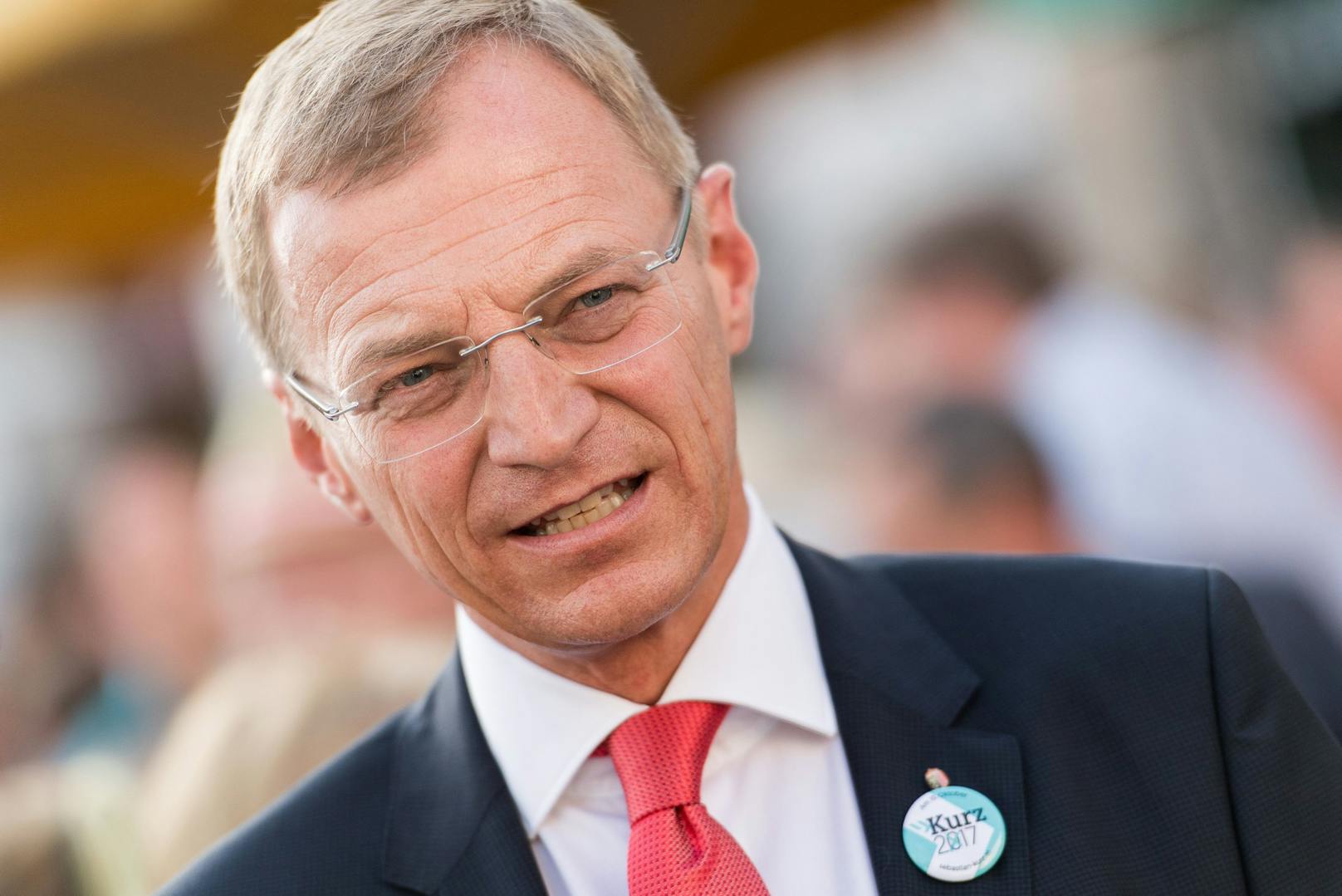 Oberösterreichs Landeshauptmann Thomas Stelzer (ÖVP) lässt durchblicken, dass die VP-Landes-Chefs nun ein starkes Wort mitreden werden.
