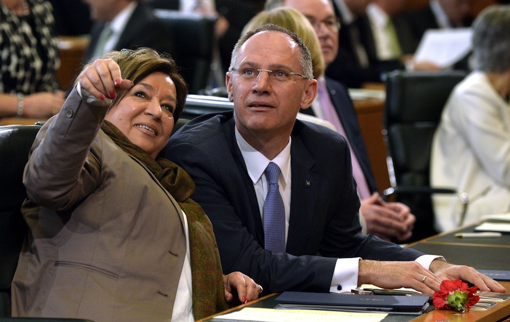 Da geht's lang zum Ministerposten: Gerhard Karner mit der Dritten Präsidentin den NÖ-Landtags, Karin Renner (SPÖ).