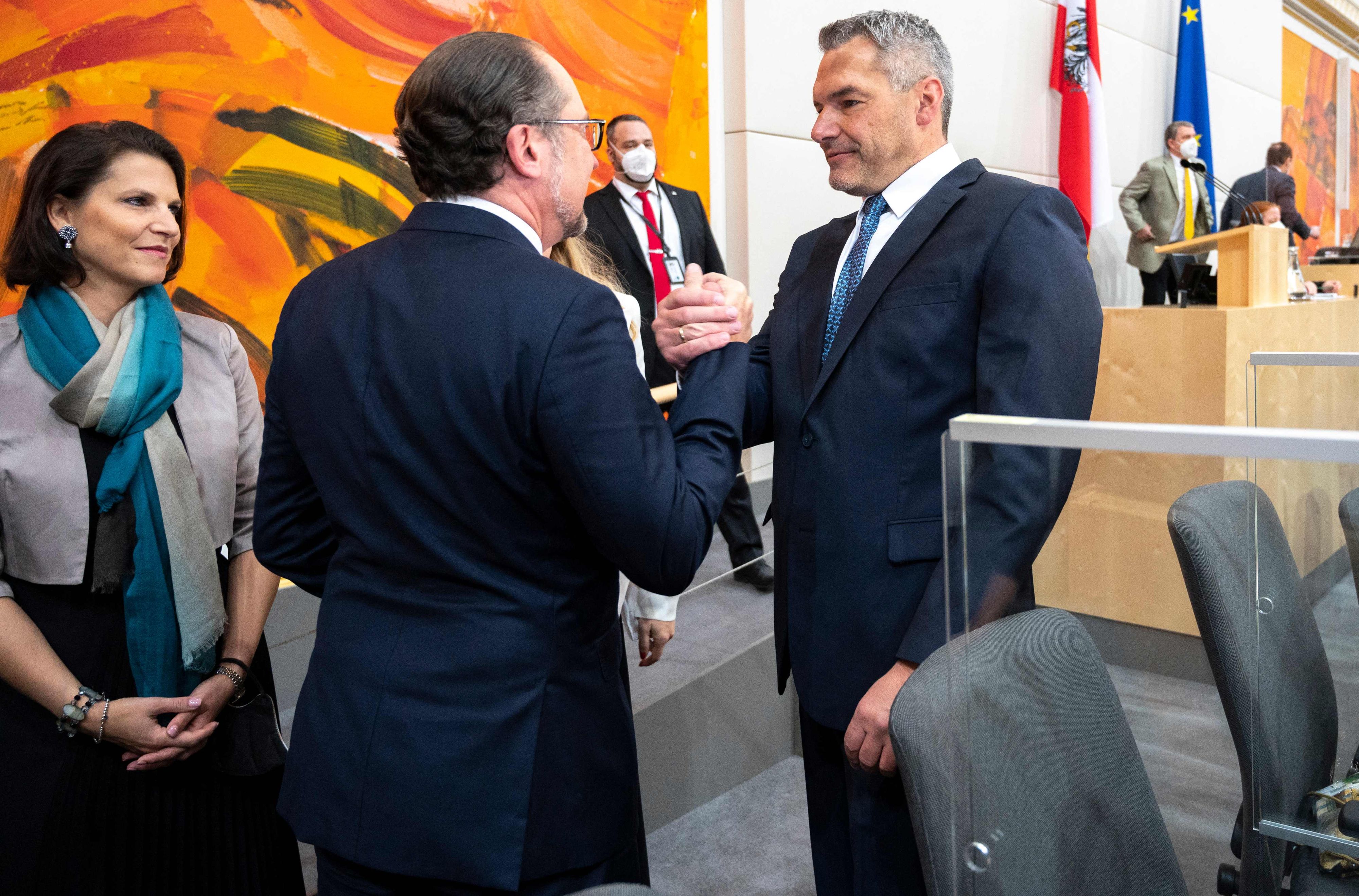 Karl Nehammer übernimmt das Amt von Alexander Schallenberg.