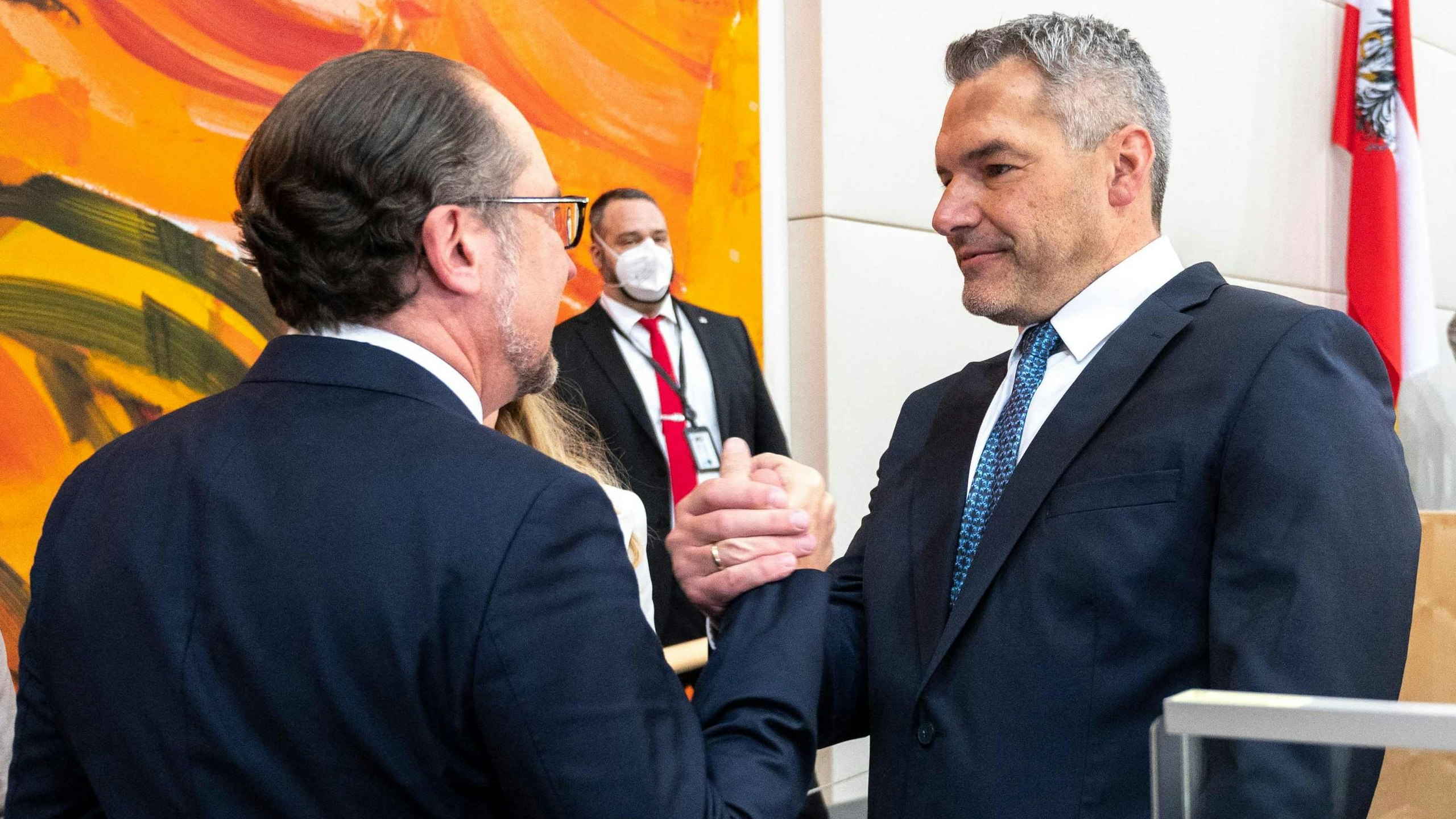 Karl Nehammer übernimmt das Amt von Alexander Schallenberg.