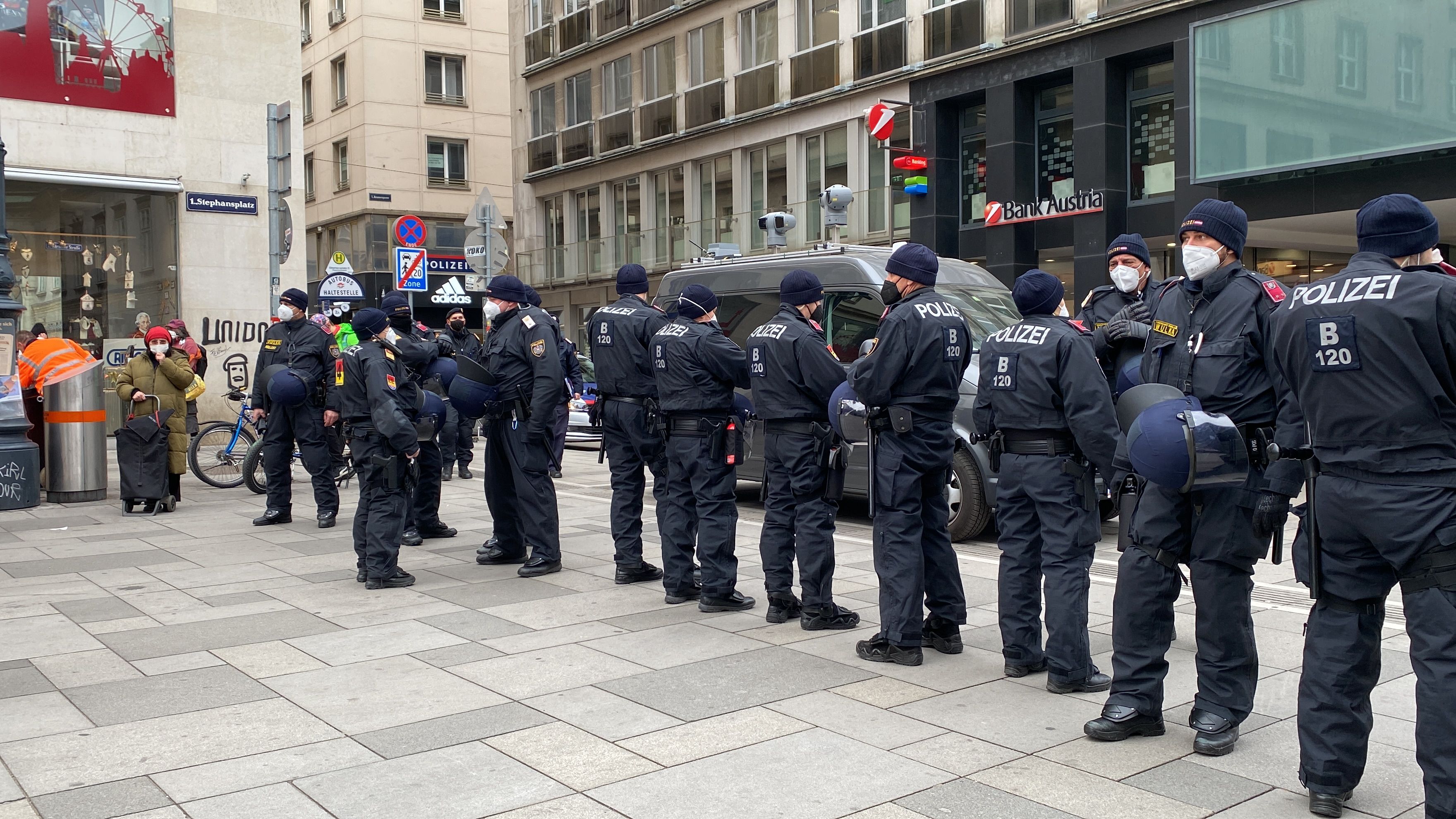 Die Gegendemo der Antifa beim Stephansplatz