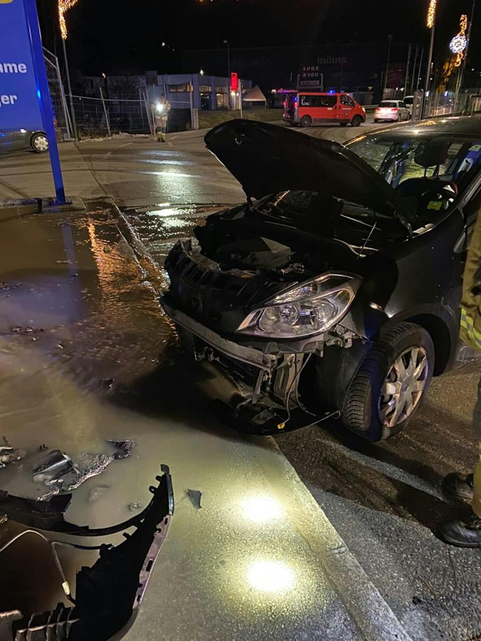 In Rum (Bezirk Innsbruck-Land) ist es am Freitag zu einem Verkehrsunfall gekommen. Dabei wurden die Lenkerin sowie ihre beiden Mitfahrerinnen verletzt und in ein Spital eingeliefert.
