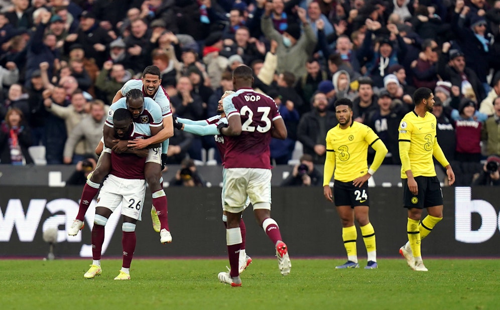 West Ham biegt Chelsea. 