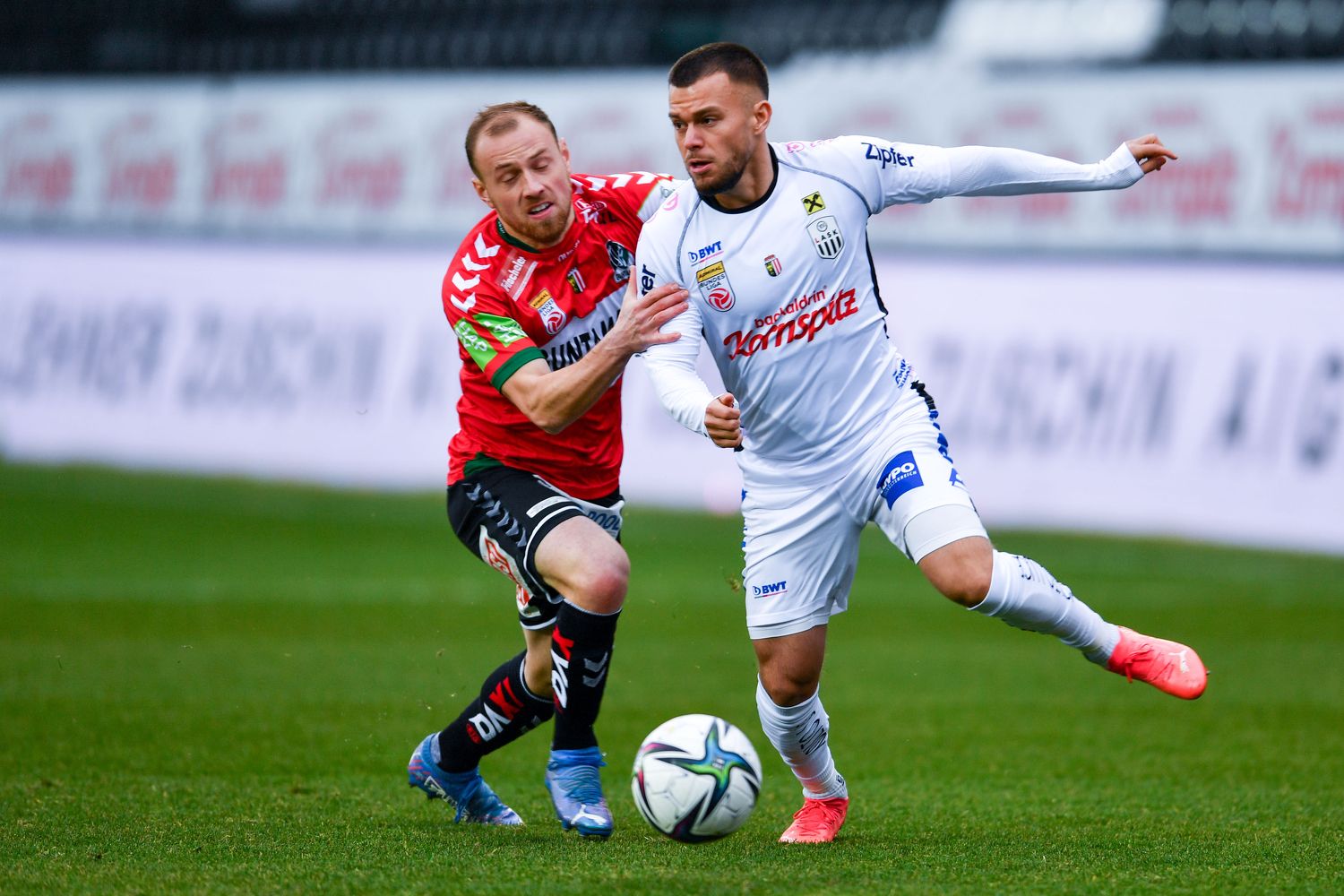 Der LASK geht im Oberösterreich-Derby in Führung.