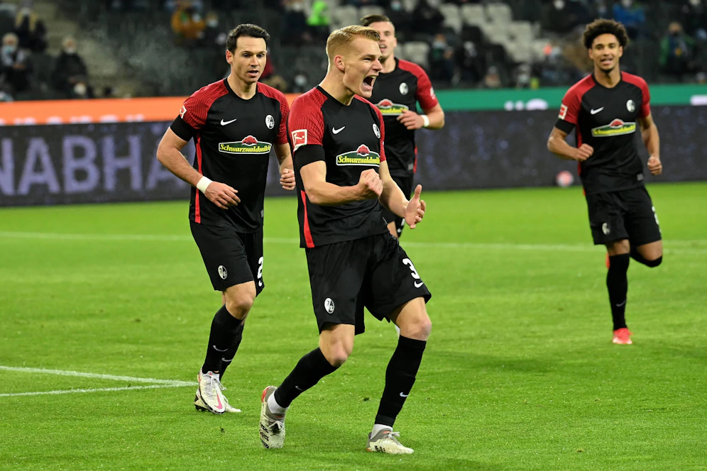Philipp Lienhart jubelt über das zwischenzeitliche 3:0.