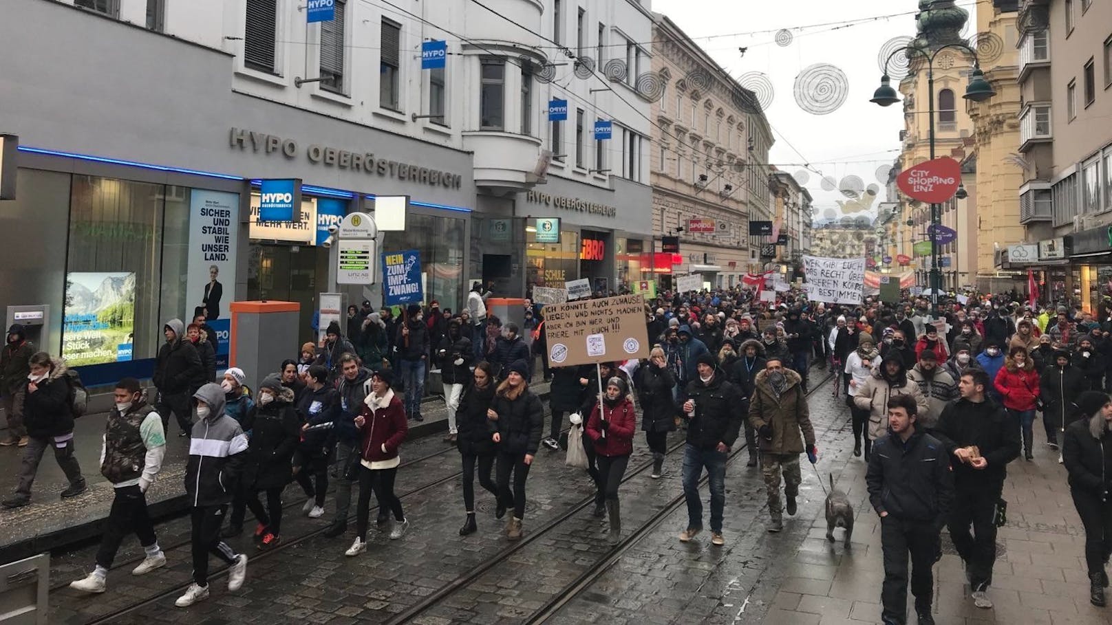 Erneut sorgt eine Corona-Demo in Linz für Ärger.