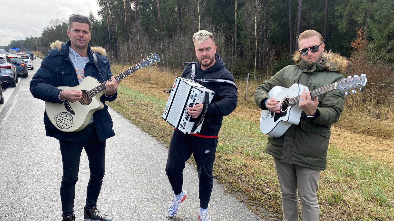 Die steirische Party-Band "<strong>Nordwand</strong>" sorgte für "Zeltfestalarm" (so der Name eines ihrer Hits) am Pannenstreifen der A3 in Bayern.