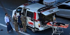 Militärfahrzeug rast in Demonstranten – drei Verletzte