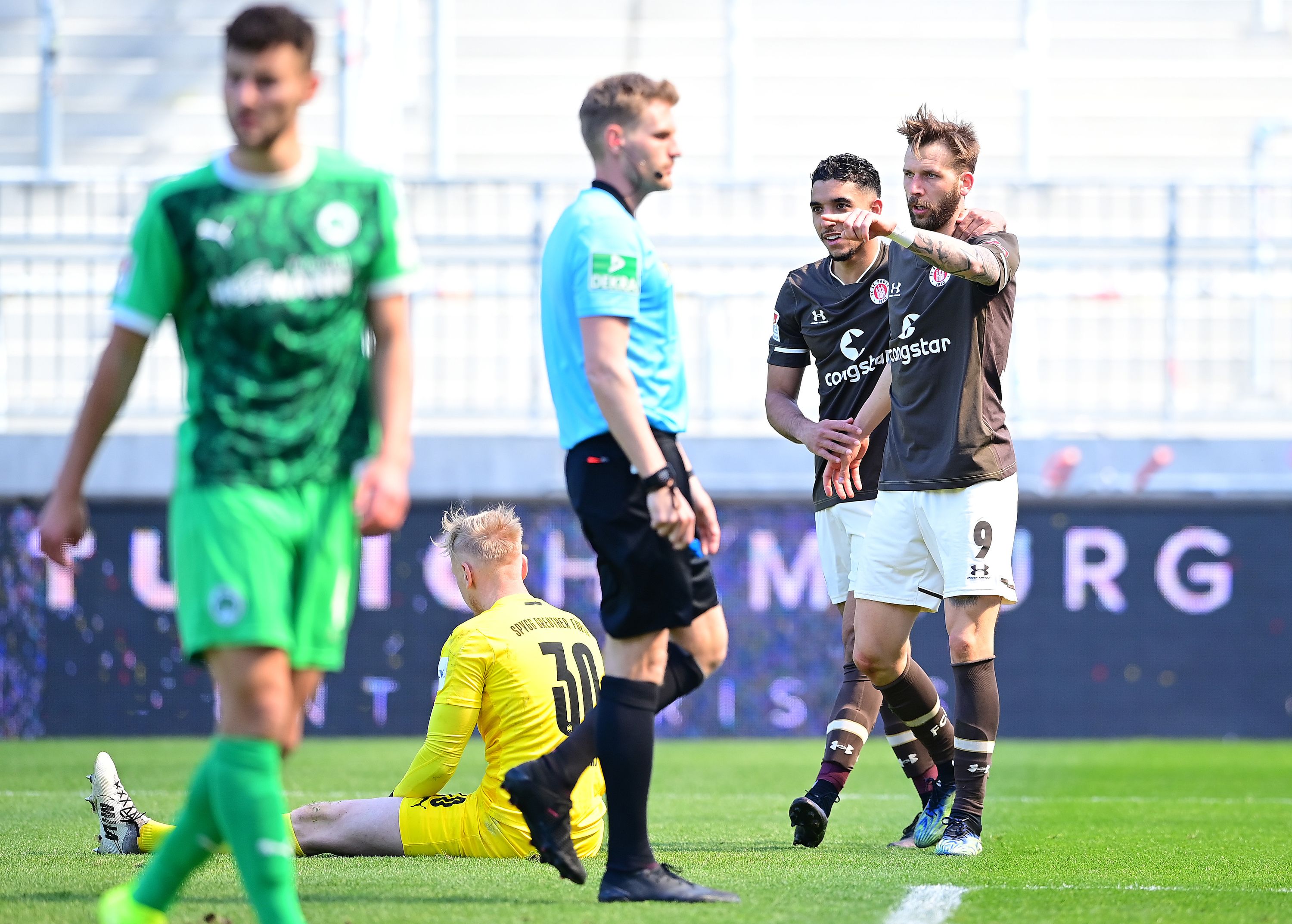 Guido Burgstaller jubelt über 14 Saisontore.