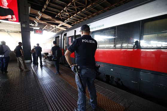 In einem Zug in Norditalien, nahe der Schweizer Grenze, wurden am Freitag zwei Frauen angegriffen. (Symbolbild)