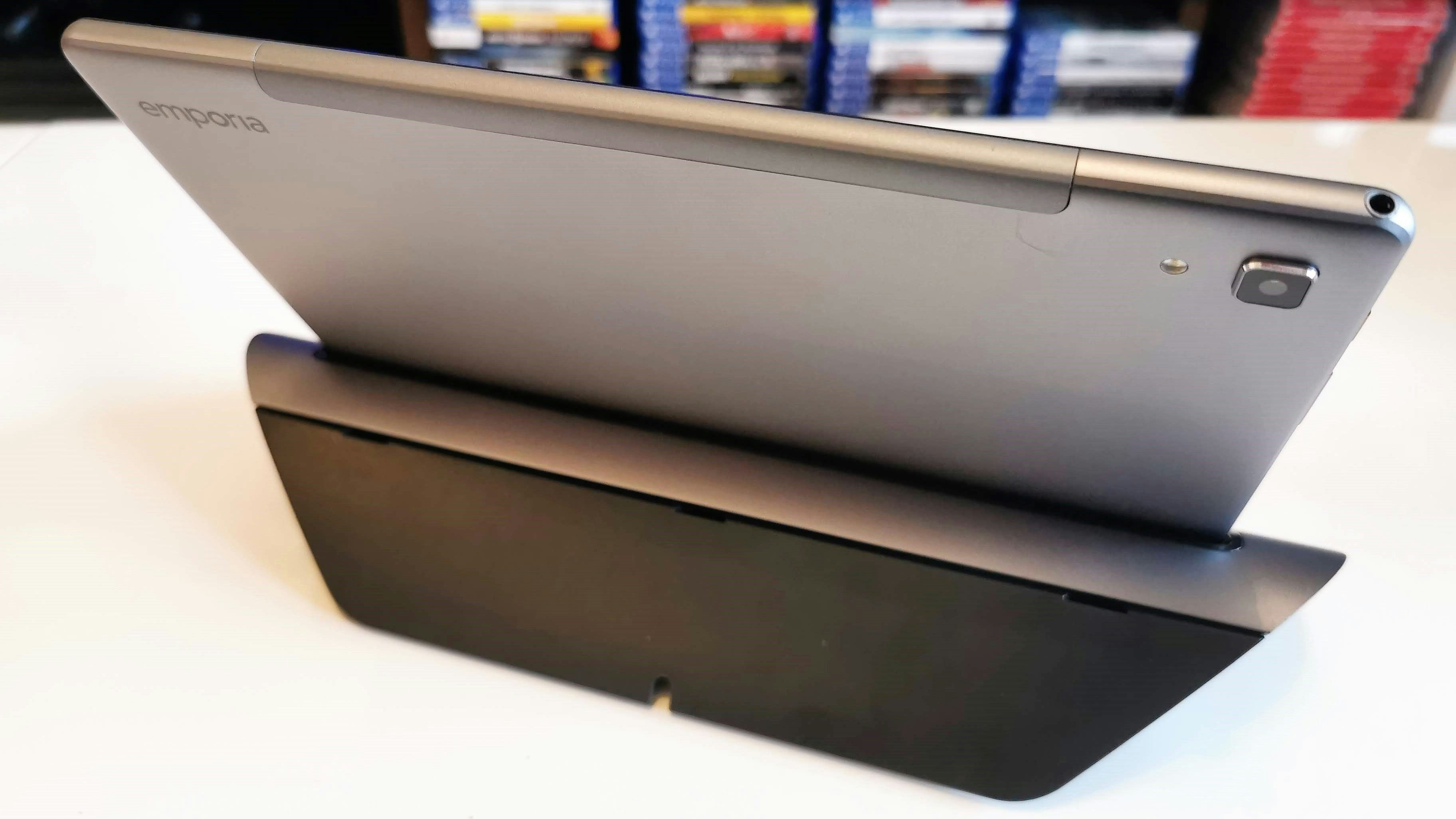 Für das mitgelieferte oder andere Headsets findet sich eine 3,5-Millimeter-Klinkenbuchse, Bluetooth 5.0 kann das Tablet aber genauso gut.