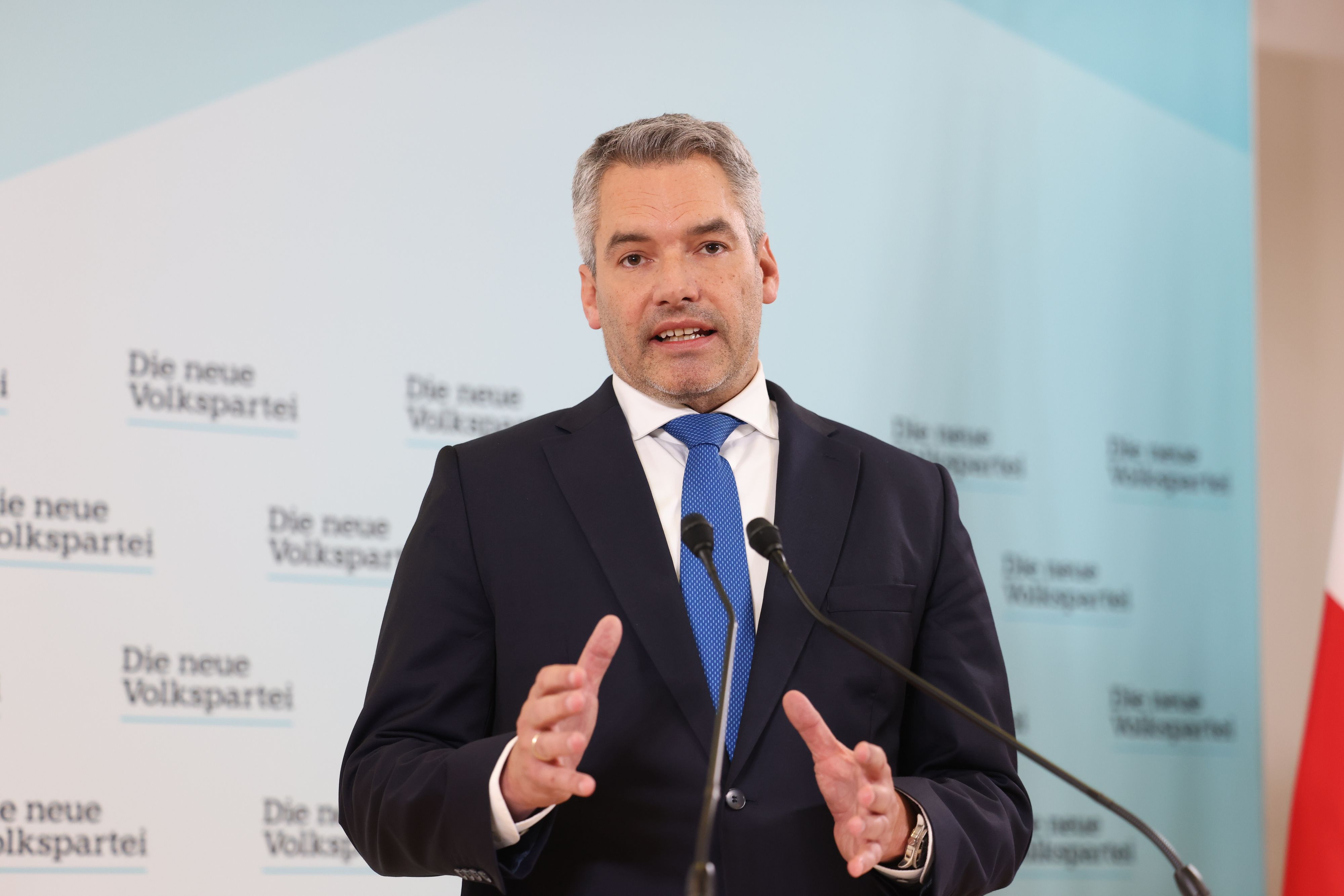 Im Politbarometer verloren alle Politiker massiv an Zustimmung.