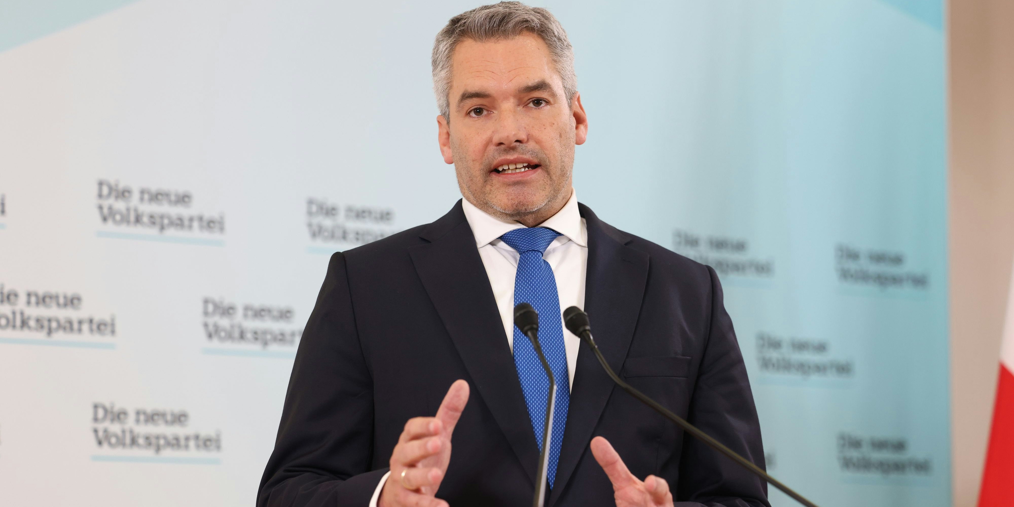 Im Politbarometer verloren alle Politiker massiv an Zustimmung.