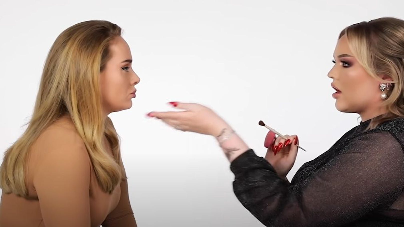 Adele wird von YouTube-Star nur zur Hälfte geschminkt