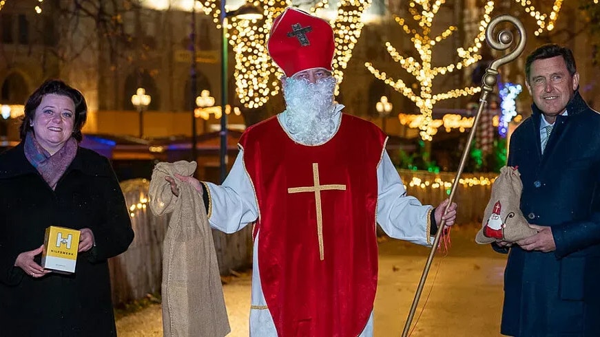 v.l.n.r: Dir. Sabine Geringer, MSc, MBA (GF Wiener Hilfswerk), Nikolo, Stadtrat Peter Hanke