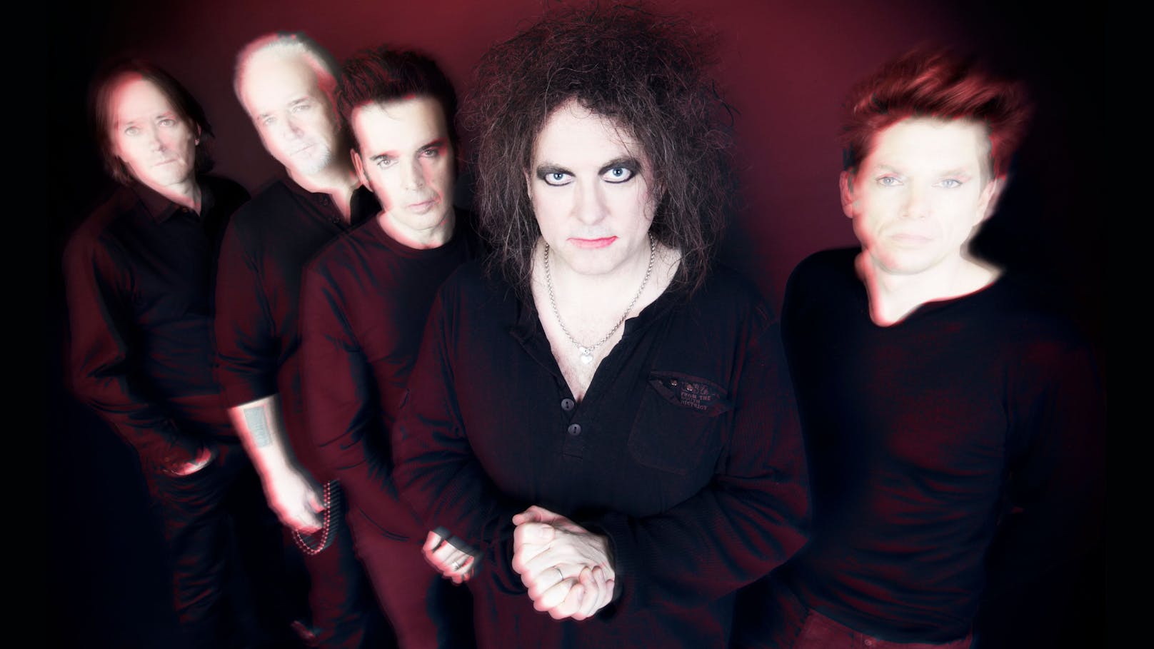 <strong>The Cure</strong> anno 2021: Frontmann <strong>Robert Smith</strong> mit Simon Gallup, Jason Cooper, Roger O´Donnell, Reeves Gabrels 