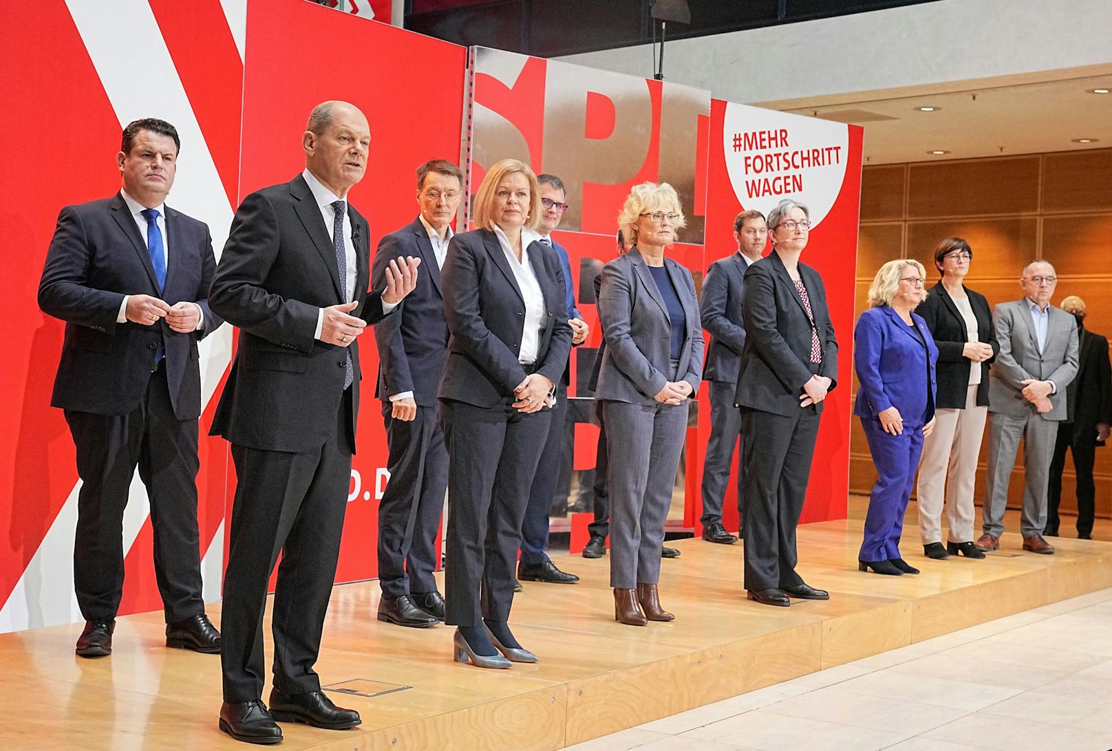 Neo-Kanzler <strong>Olaf Scholz</strong> stellte am Montag&nbsp;seine sieben SPD-Ministerinnen und Minister vor.
