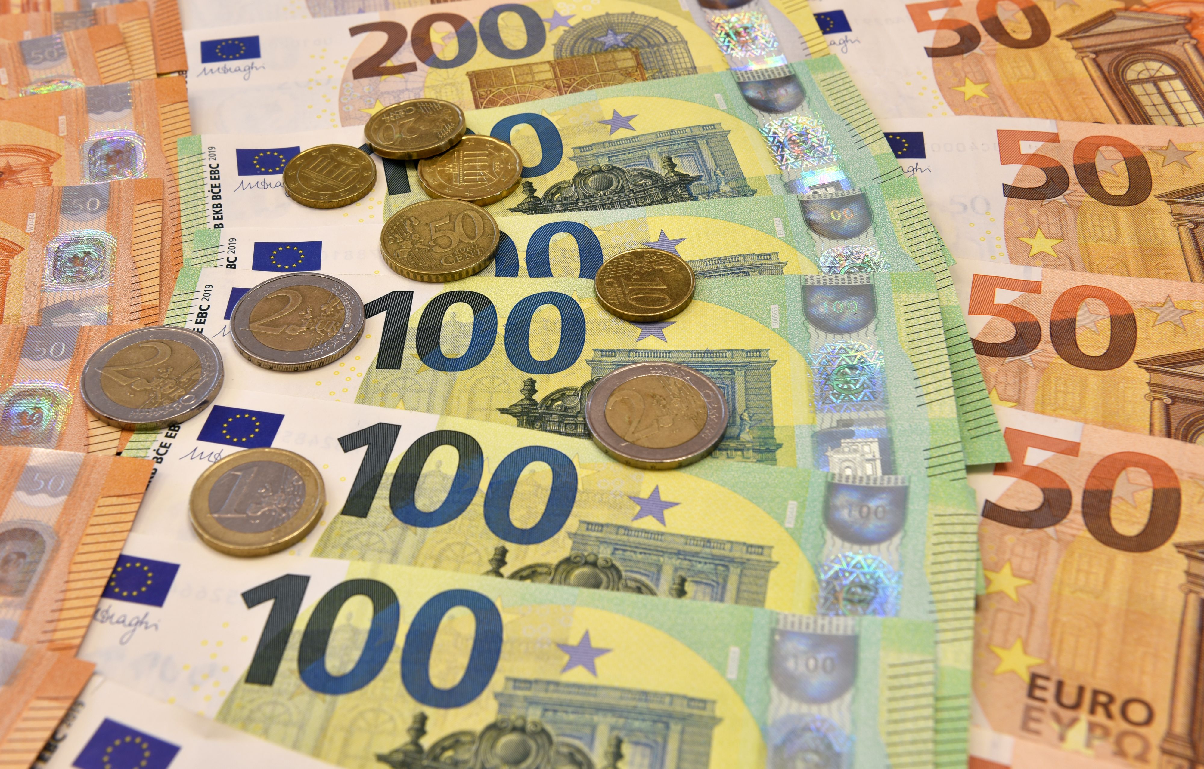 Download von www.picturedesk.com am 06.12.2021 (13:58).  Euro Banknoten - 20211121_PD19898 - Rechteinfo: Rights Managed (RM)