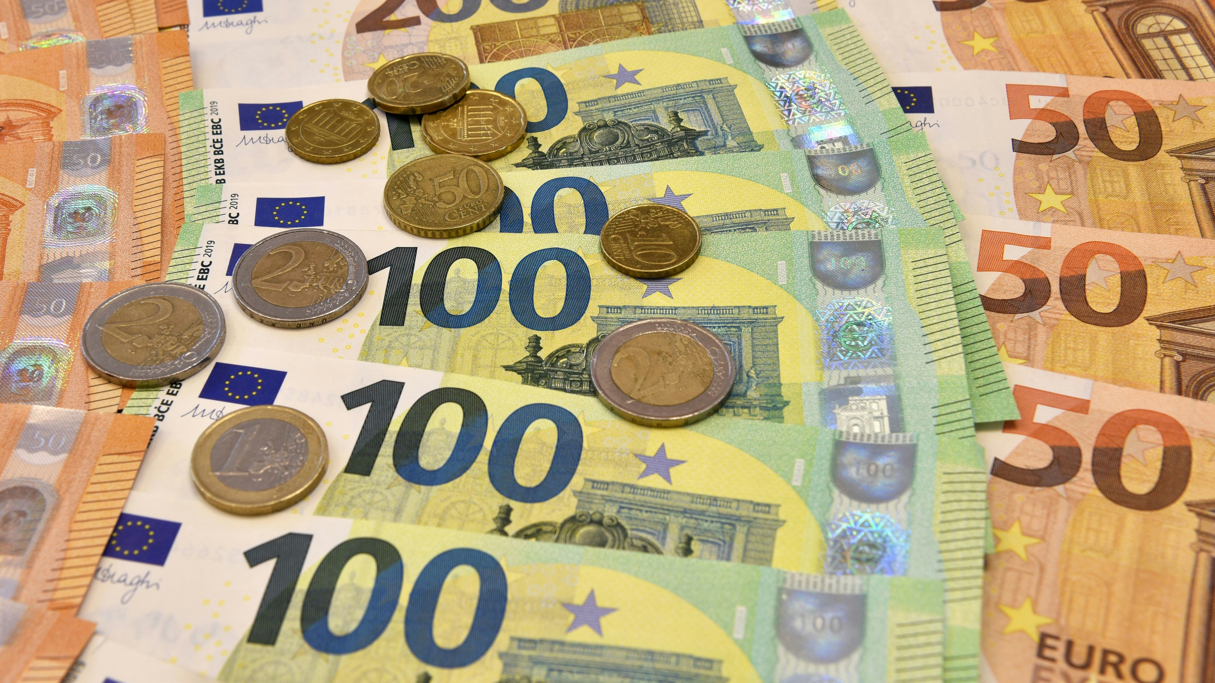 Download von www.picturedesk.com am 06.12.2021 (13:58).  Euro Banknoten - 20211121_PD19898 - Rechteinfo: Rights Managed (RM)