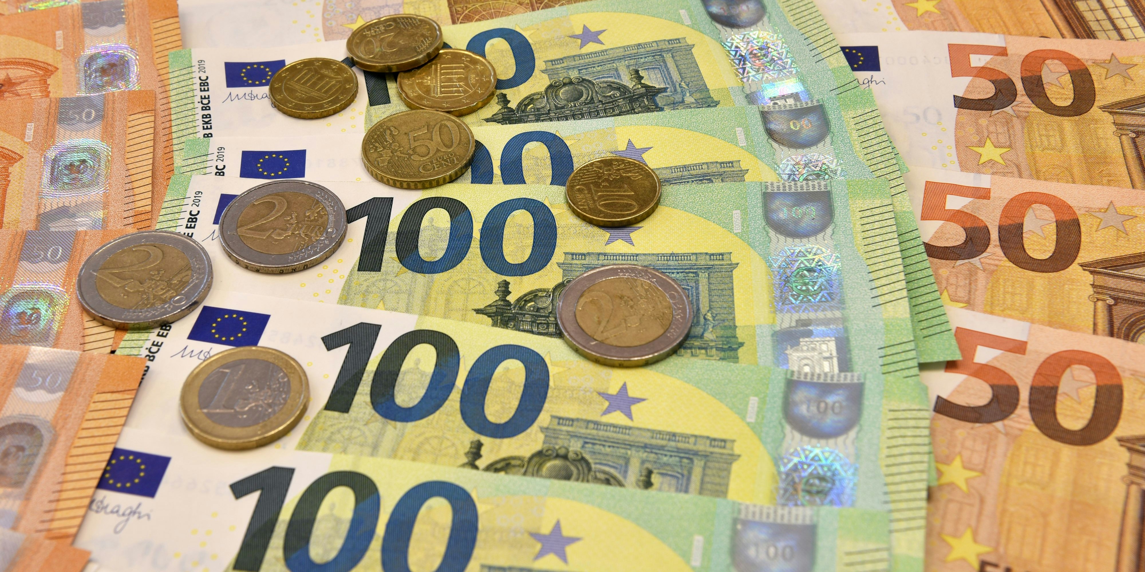 Download von www.picturedesk.com am 06.12.2021 (13:58).  Euro Banknoten - 20211121_PD19898 - Rechteinfo: Rights Managed (RM)
