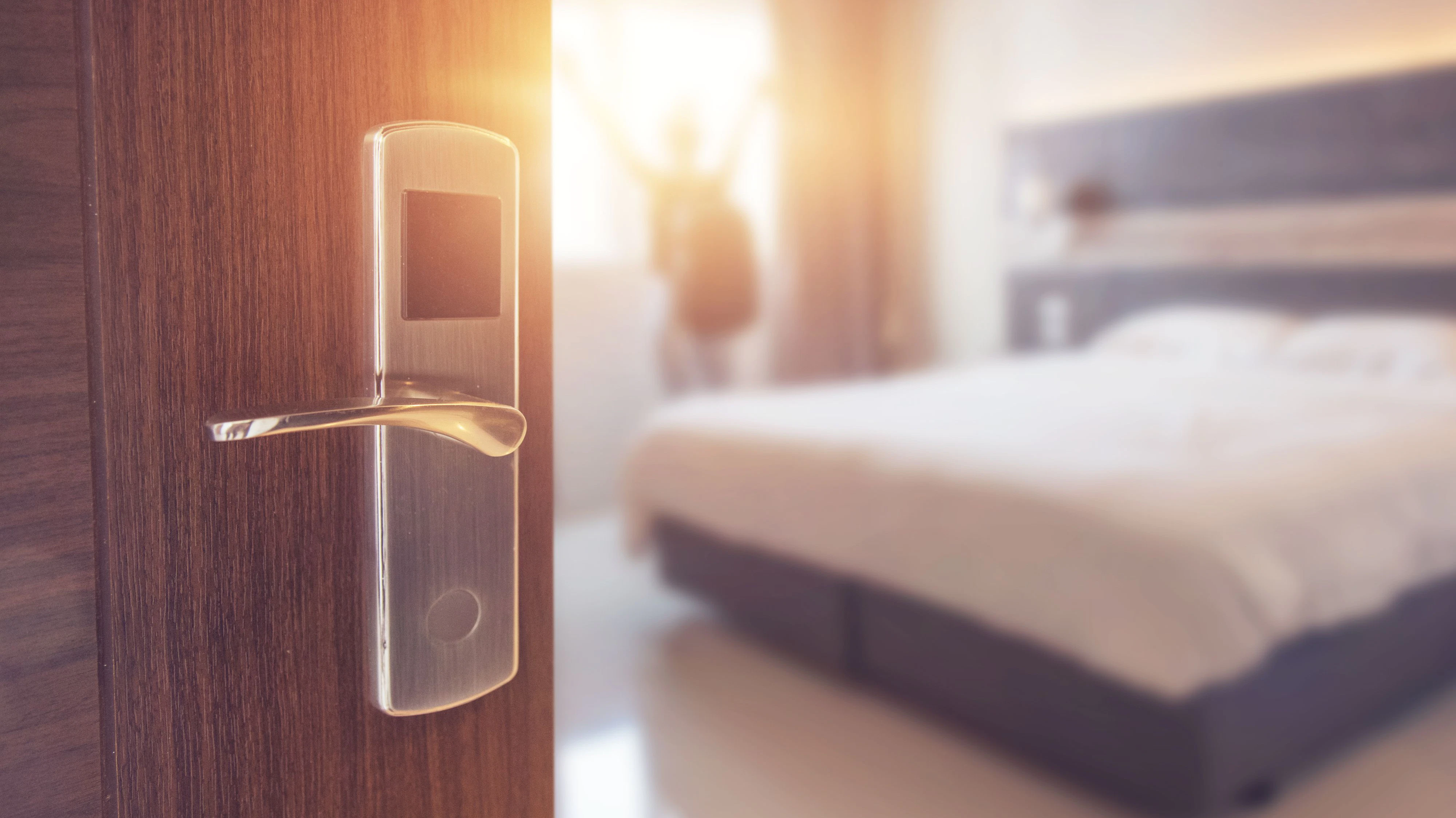 Der ungebetene Gast habe sich unerlaubt Zutritt zur Pension verschafft, um sich in einem Zimmer auszuruhen... nackt!