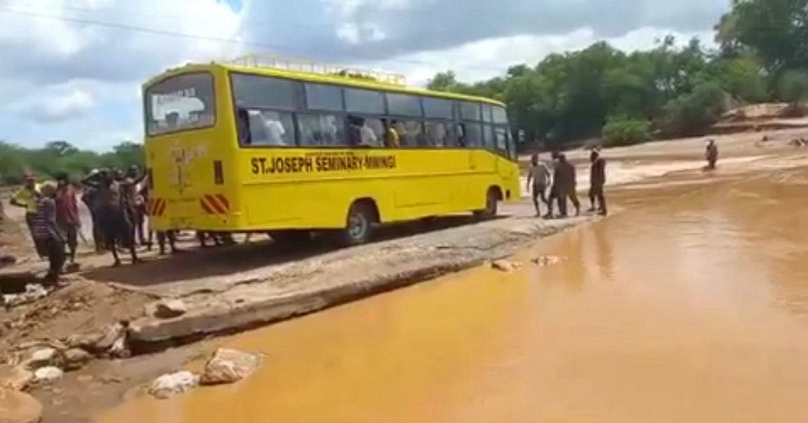 Bei einem Bus-Unglück in Kenia sind am 4. Dezember 2021 mindestens 23 Menschen ums Leben gekommen.