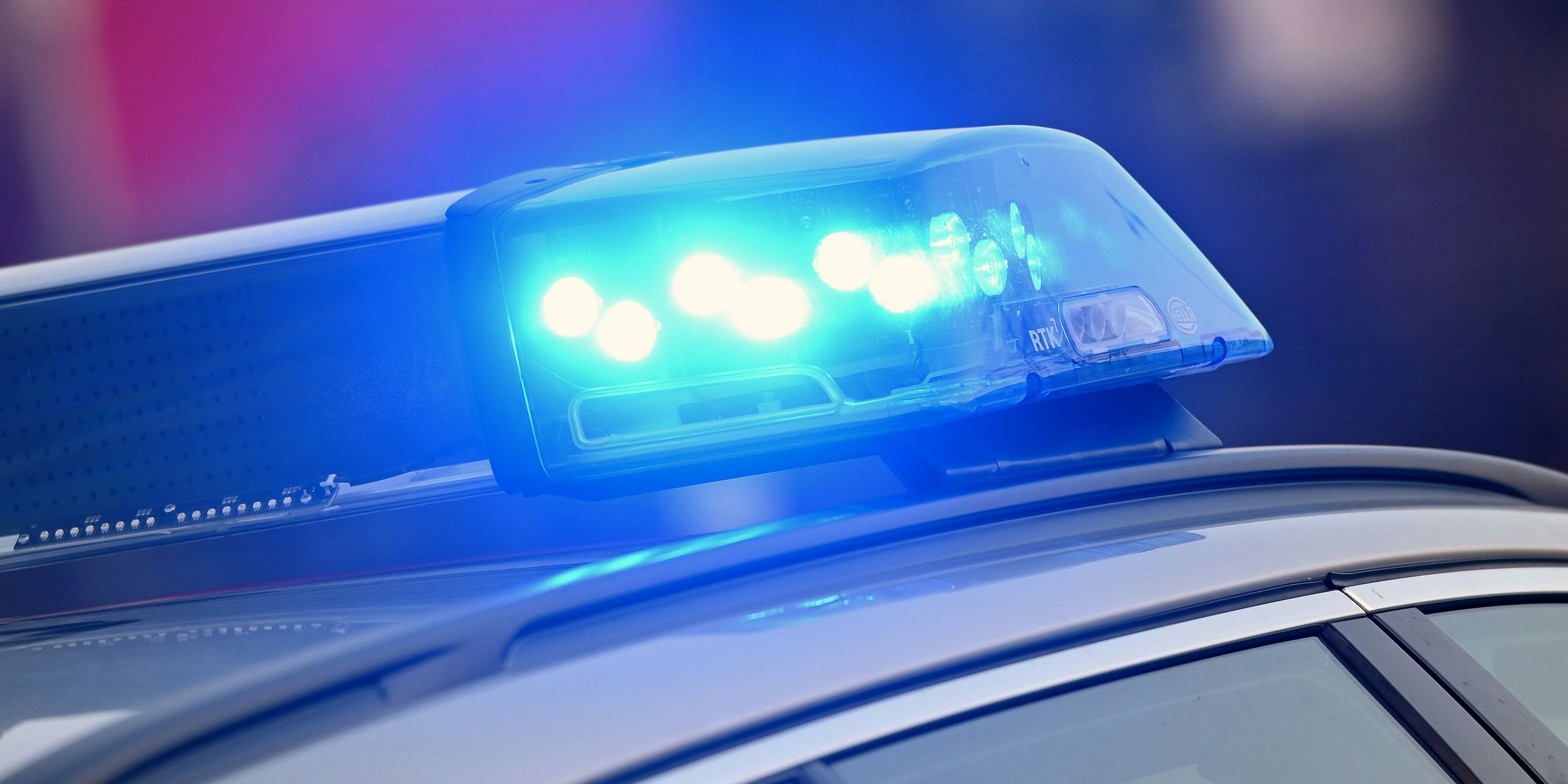 Blaulicht eines Polizeiautos. Symbolbild