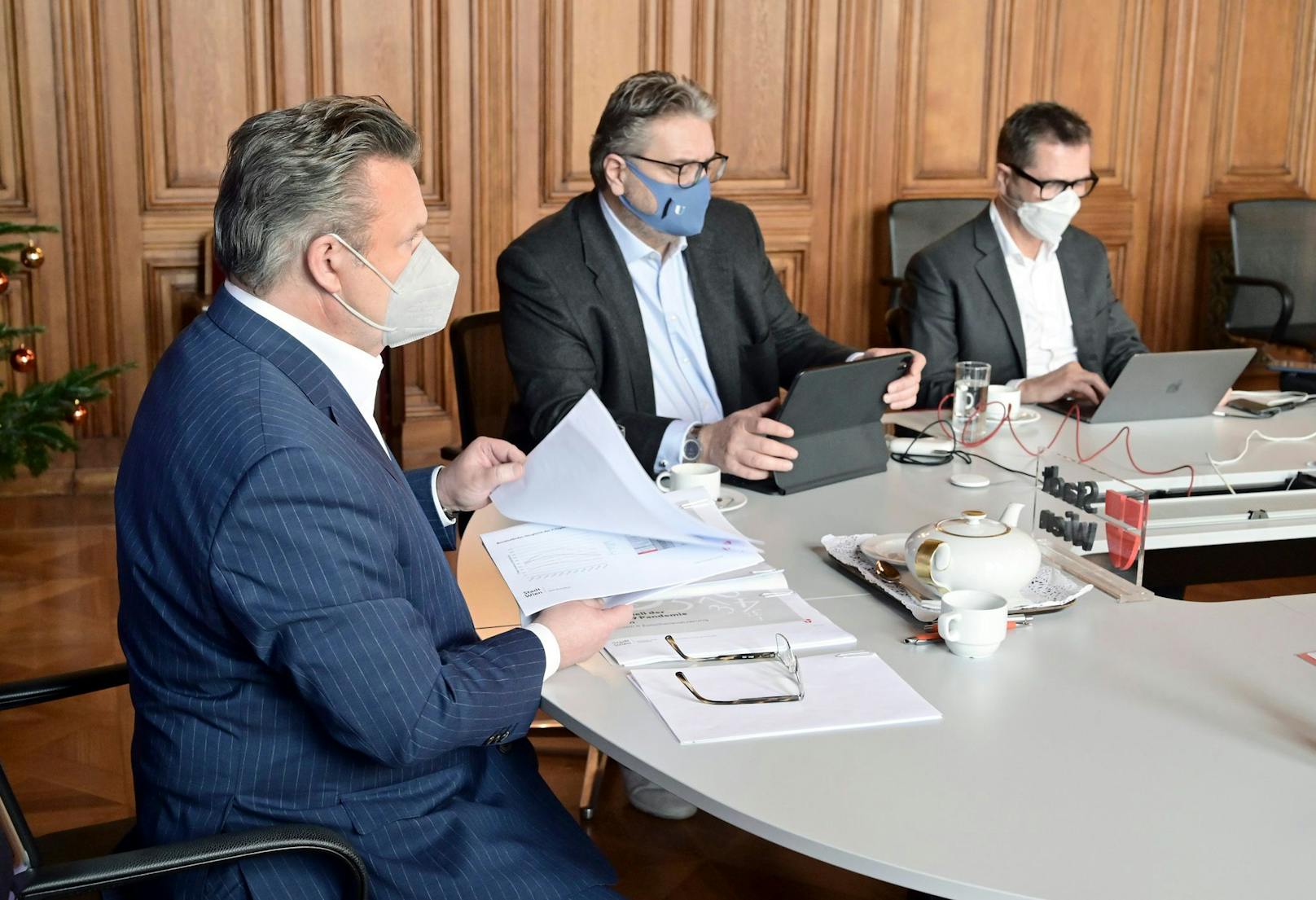 Wiens Bürgermeister Michael Ludwig (SPÖ) berät mit Experten über das weitere Vorgehen im Kampf gegen die Corona-Pandemie.