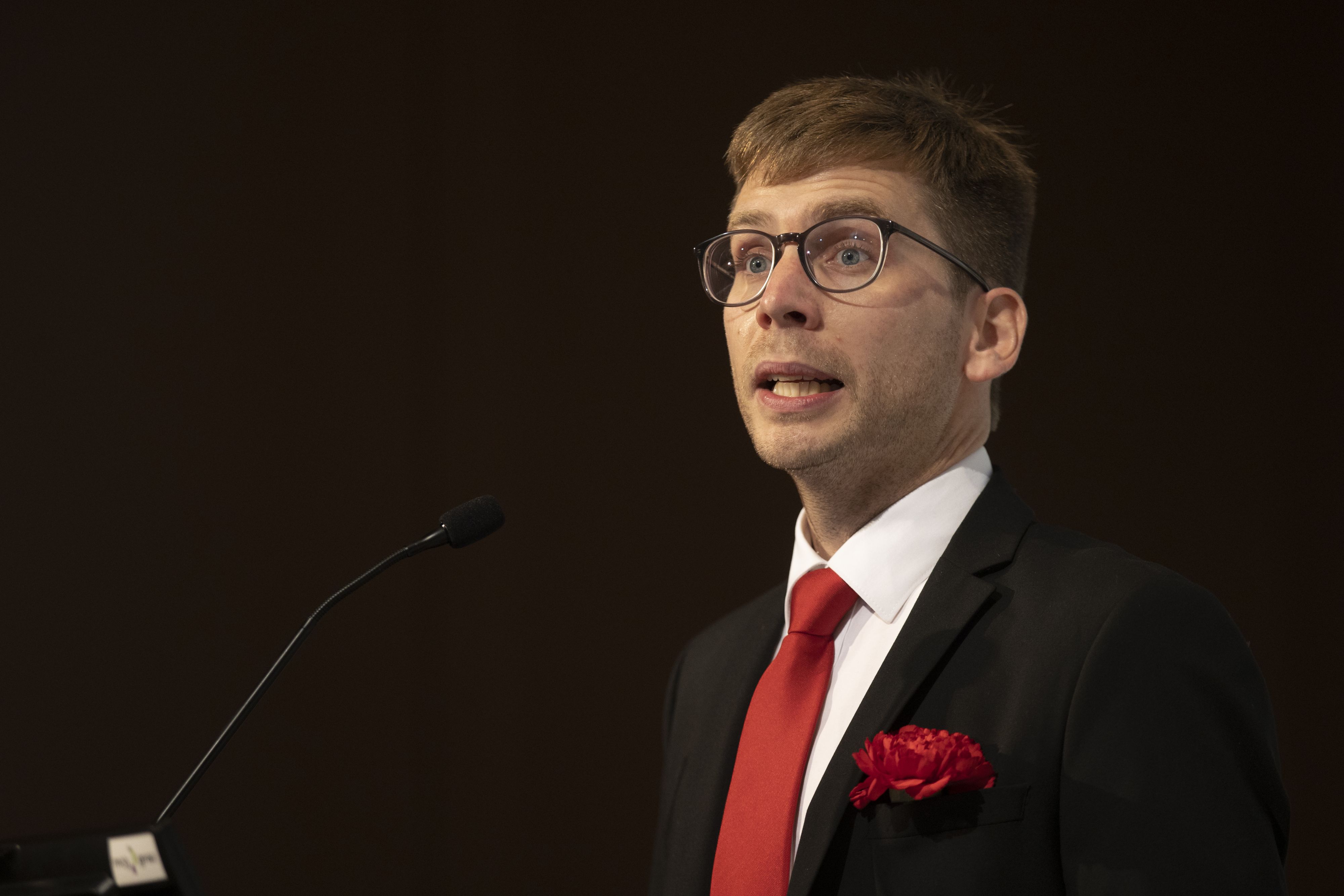 Download von www.picturedesk.com am 07.12.2021 (09:50).  ABD0035_20211117 - GRAZ - ÖSTERREICH: Stadtrat Robert Krotzer (KPÖ) anl. der konstituierenden Sitzung des Grazer Gemeinderats am Mittwoch, 17. November 2021, im Messe Congress in Graz. - FOTO: APA/ERWIN SCHERIAU - 20211117_PD1535 - Rechteinfo: Rights Managed (RM)