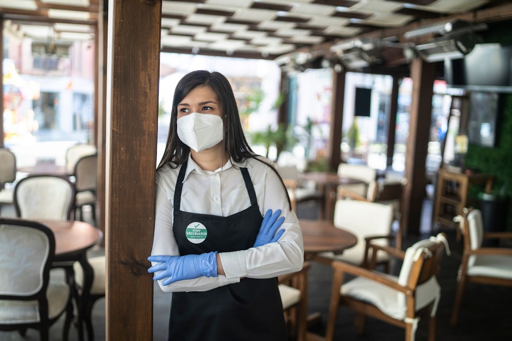 Mit Mitternacht tritt die neue Verordnung des Bundes in Kraft, die unter anderem eine Gastro-Sperrstunde um 22 Uhr mitbringt.