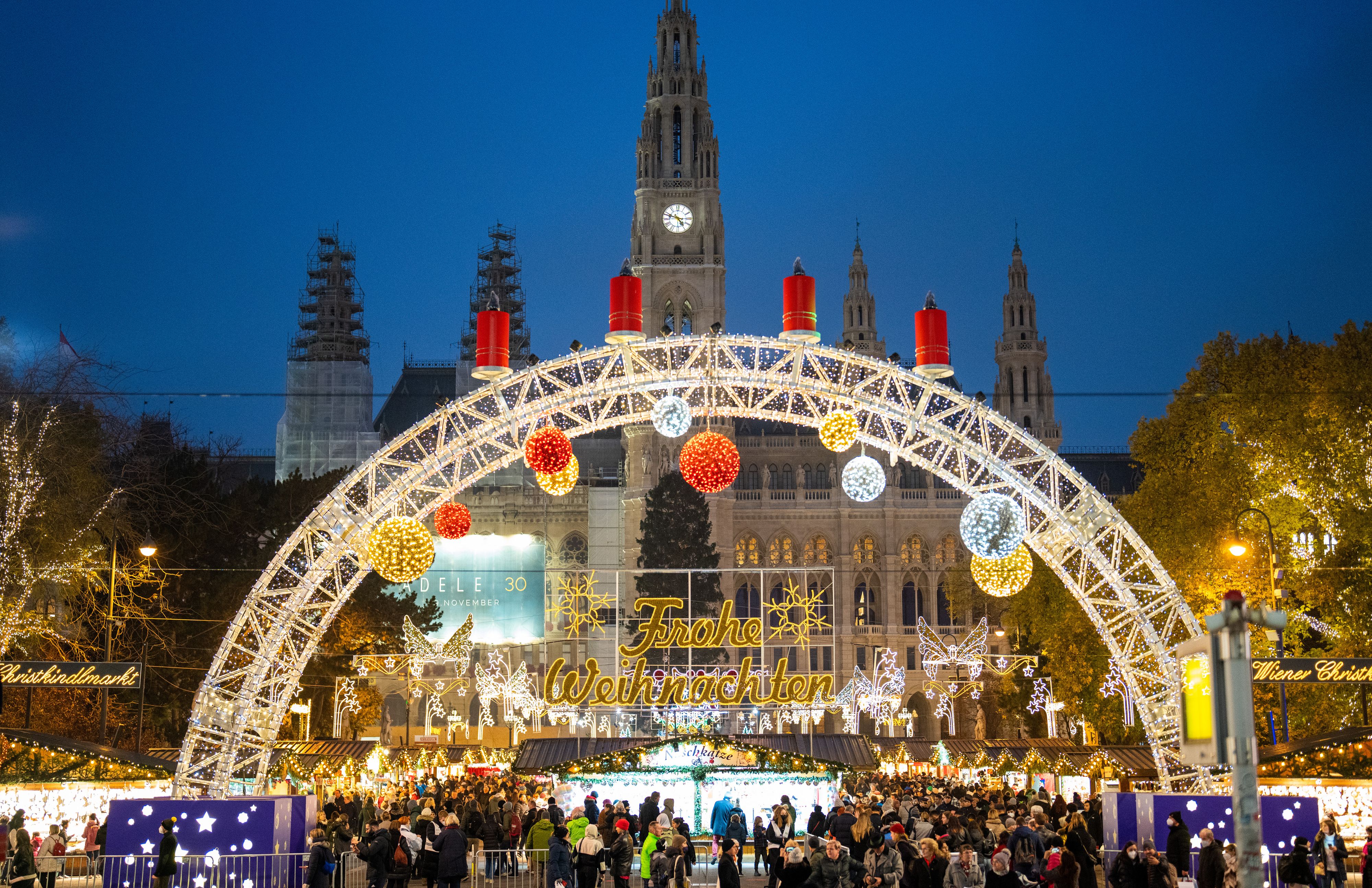 Die Wiener Christkindlmärkte sollen bald wieder öffnen, vorerst aber ohne gastronomische Betriebe.