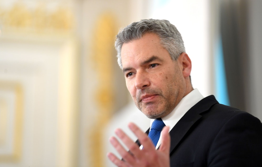 Kanzler Karl Nehammer bei seiner Rede am Dienstag, 07.12.2021.
