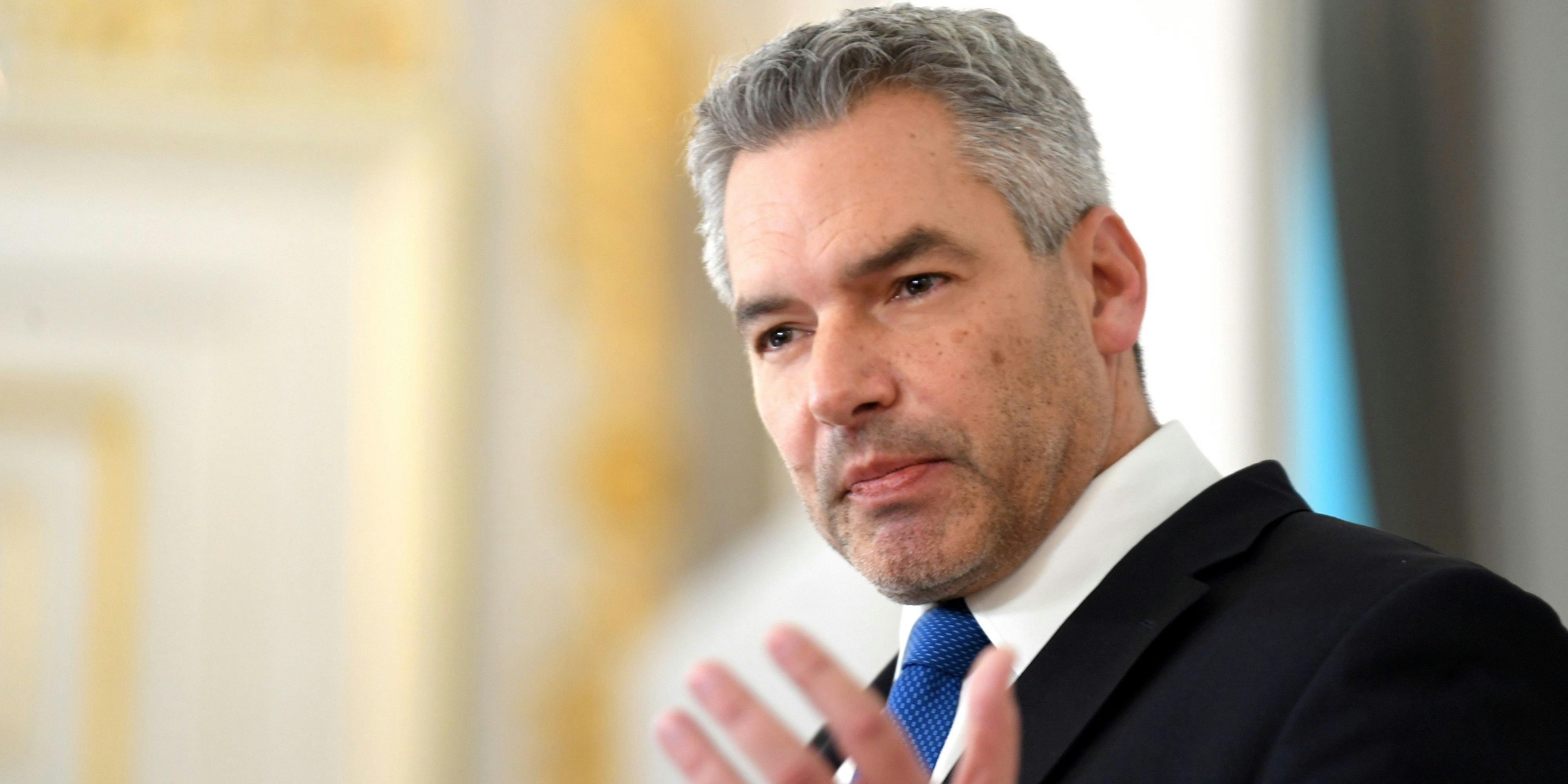 Kanzler Karl Nehammer bei seiner Rede am Dienstag, 07.12.2021.