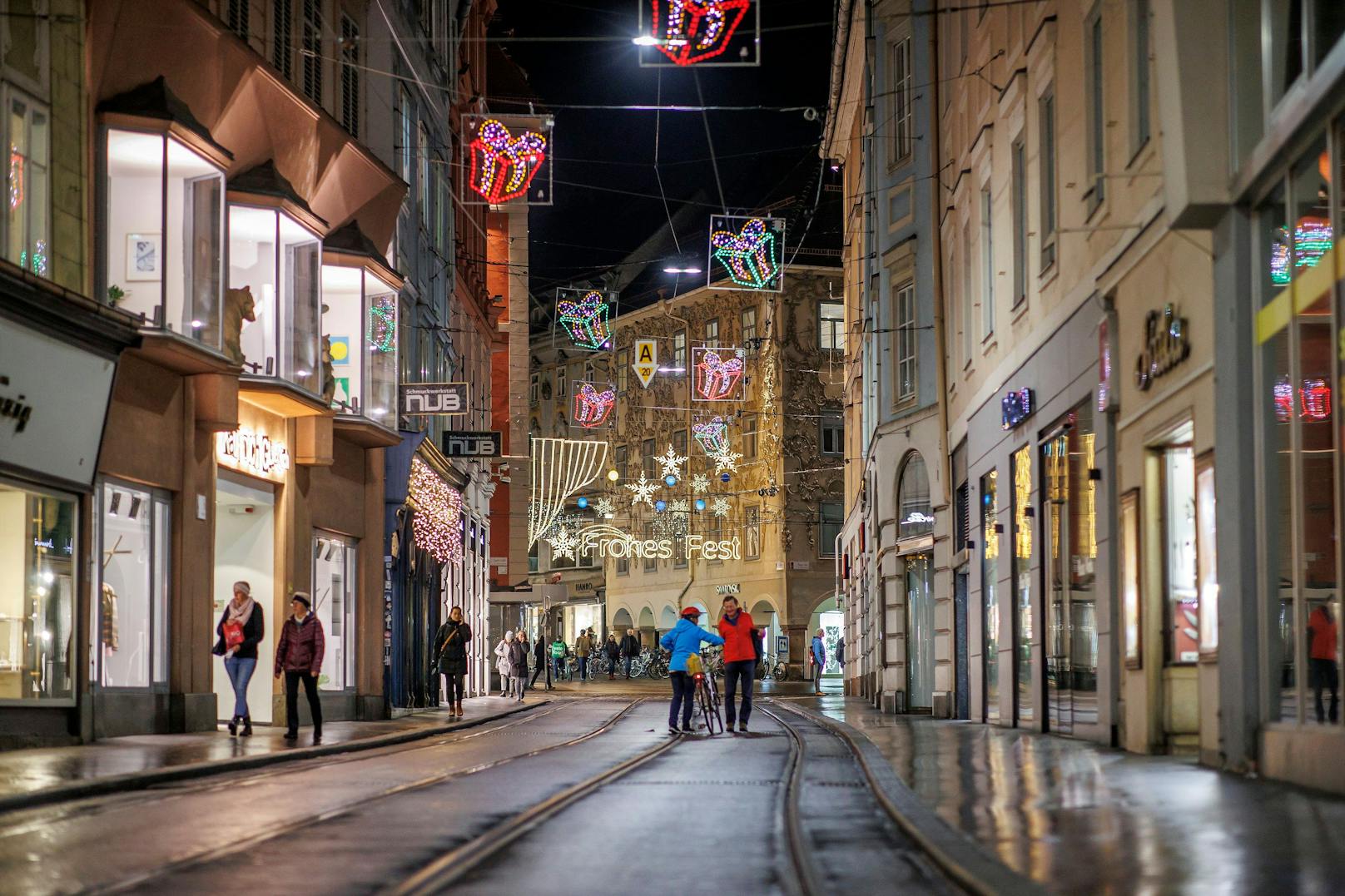 Lockdown in Graz: Weihnachtsbeleuchtung am ersten Abend des 4. bundesweiten Lockdowns in Österreich