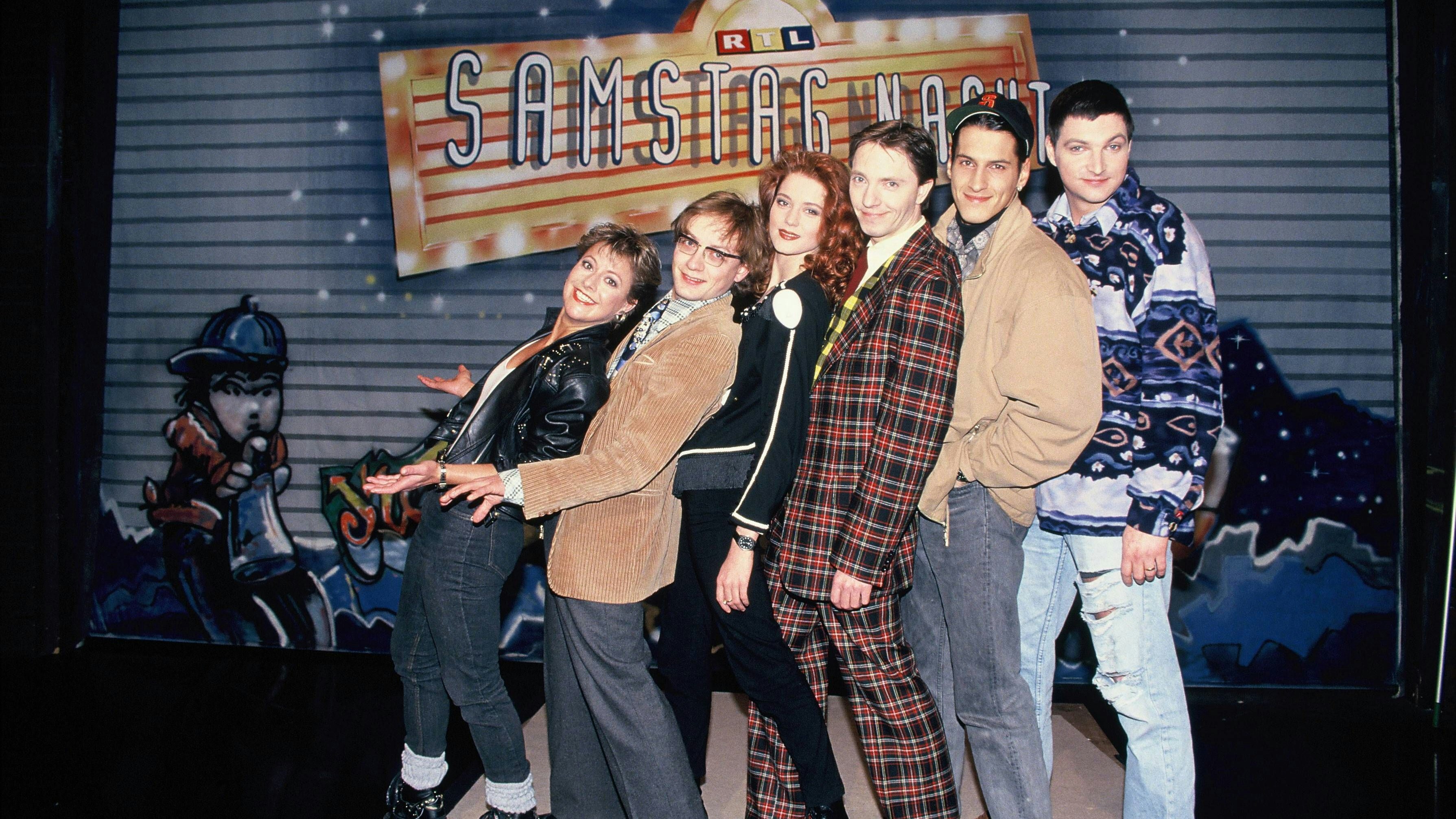  RTL Samstagnacht mit den Moderatoren Tanja Schumann,Wigald Boning, Esther Schweins, Olli Dittrich, Mirco Nontschew, Stefan Jürgens, vor dem Logo der Sendung im Jahre 1993  l-r