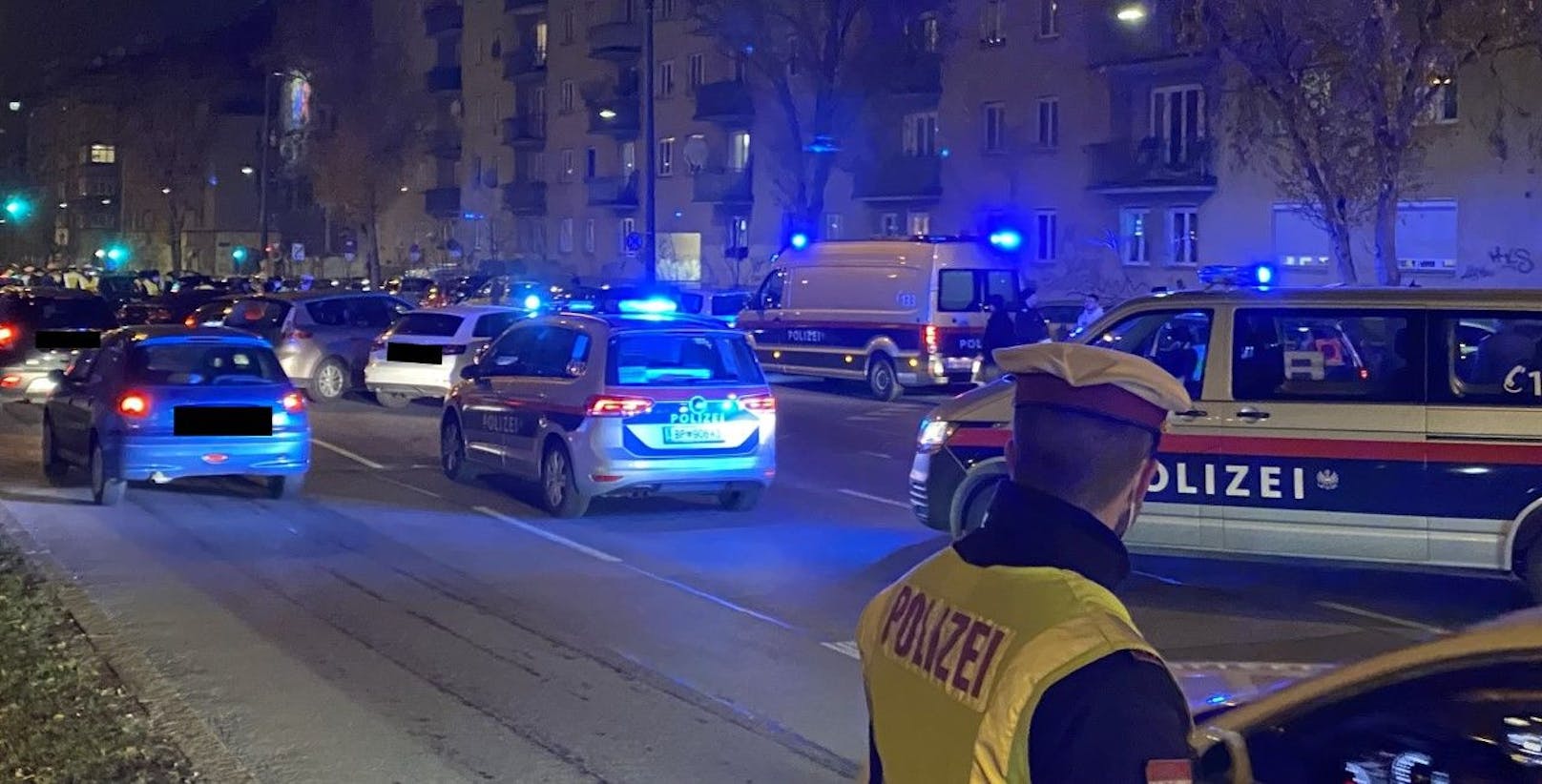 Die Polizei stoppte den mutmaßlichen Schlepper in der Hadikgasse in Wien-Penzing.